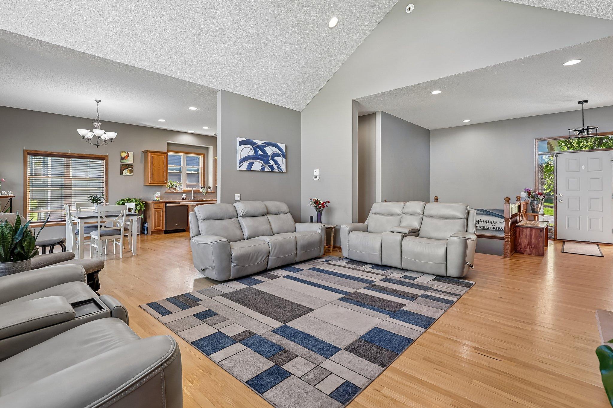 10-web-or-mls-Overlook Dr SE-S2105-010.jpg