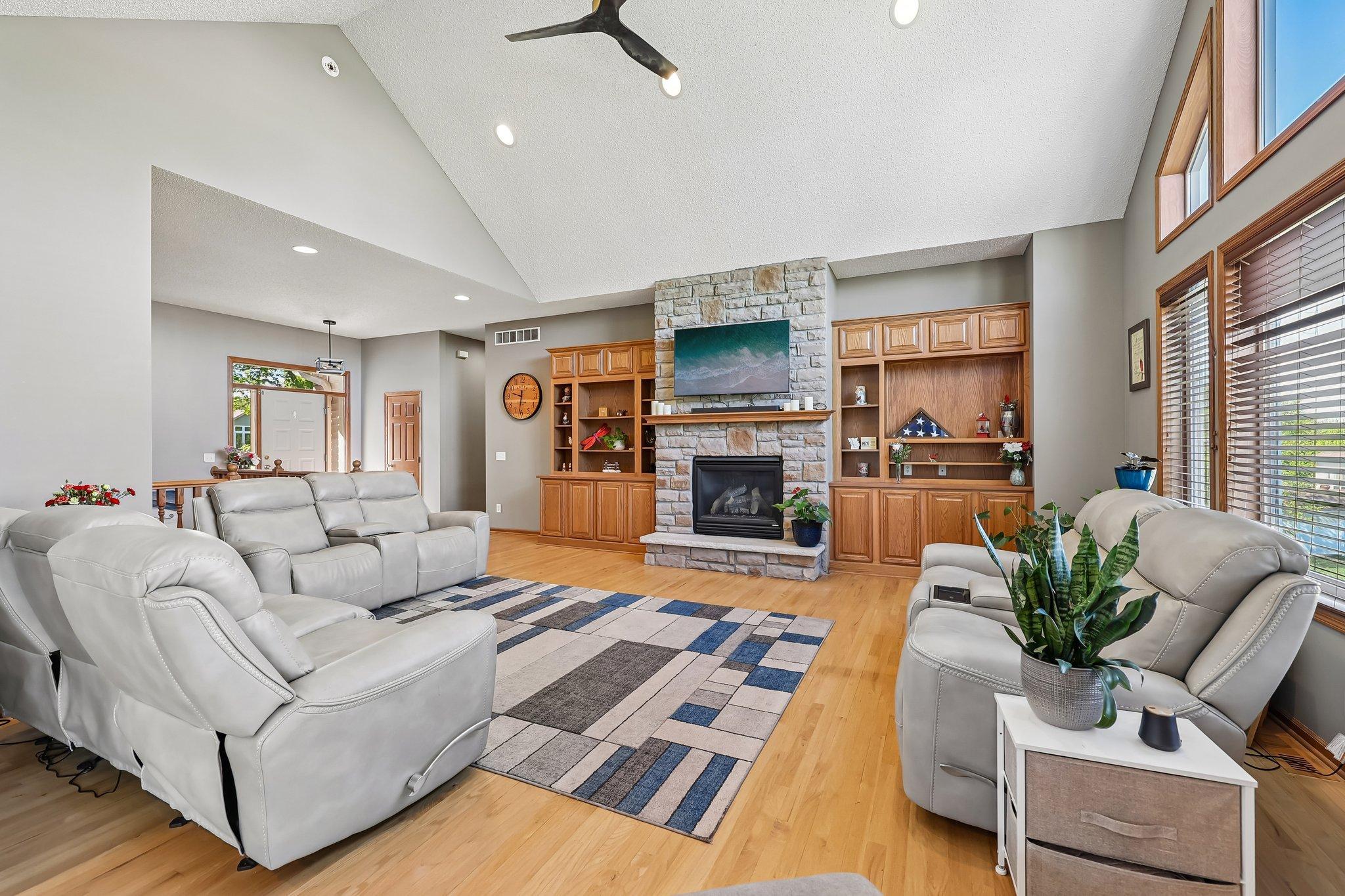 9-web-or-mls-Overlook Dr SE-S2105-009.jpg