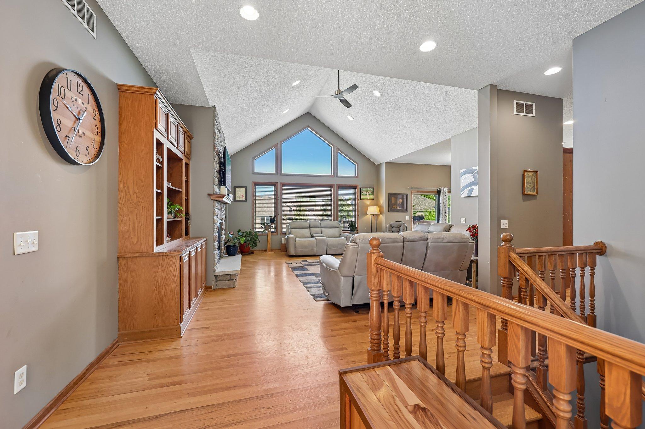 12-web-or-mls-Overlook Dr SE-S2105-012.jpg