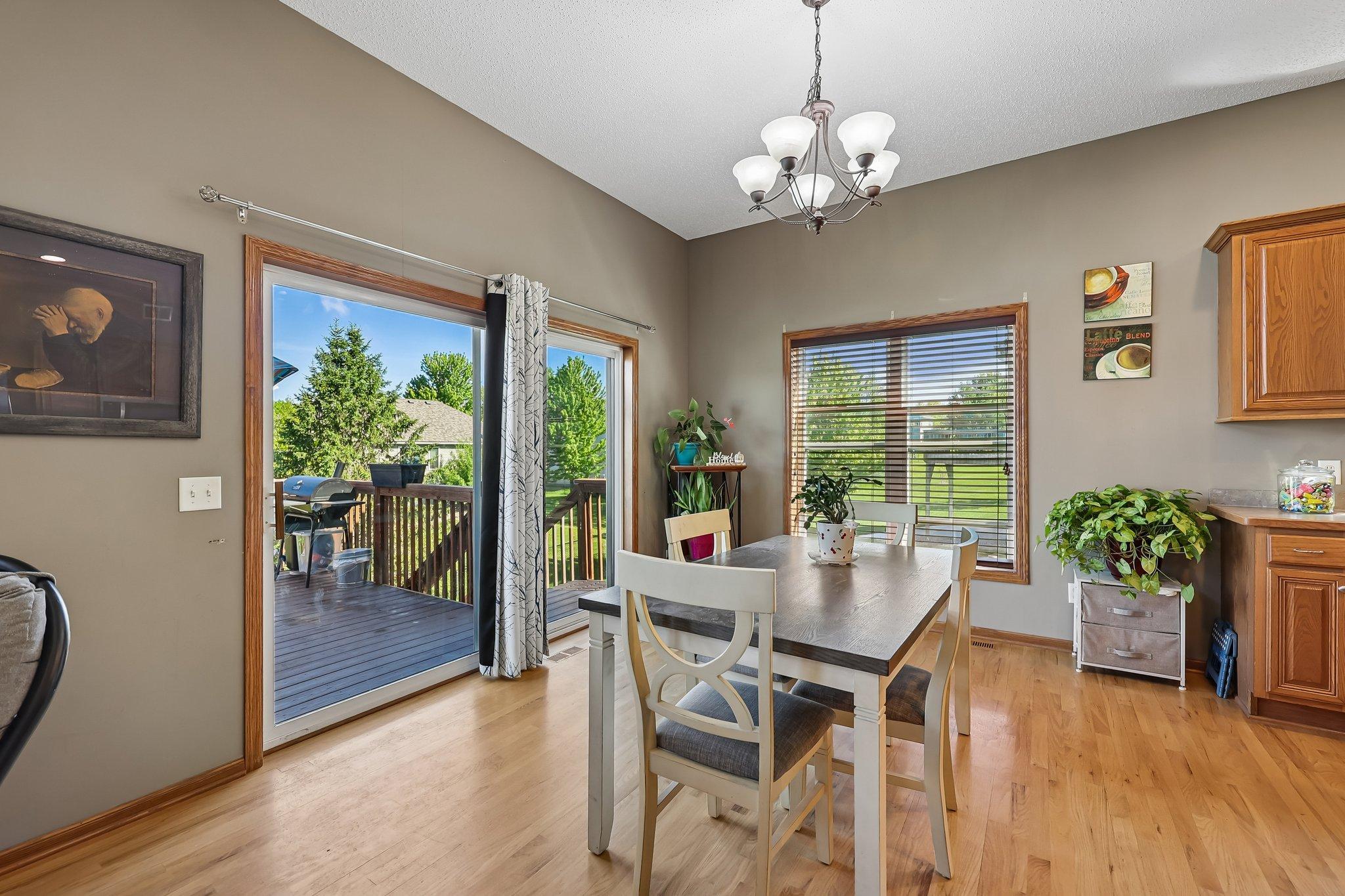 13-web-or-mls-Overlook Dr SE-S2105-013.jpg