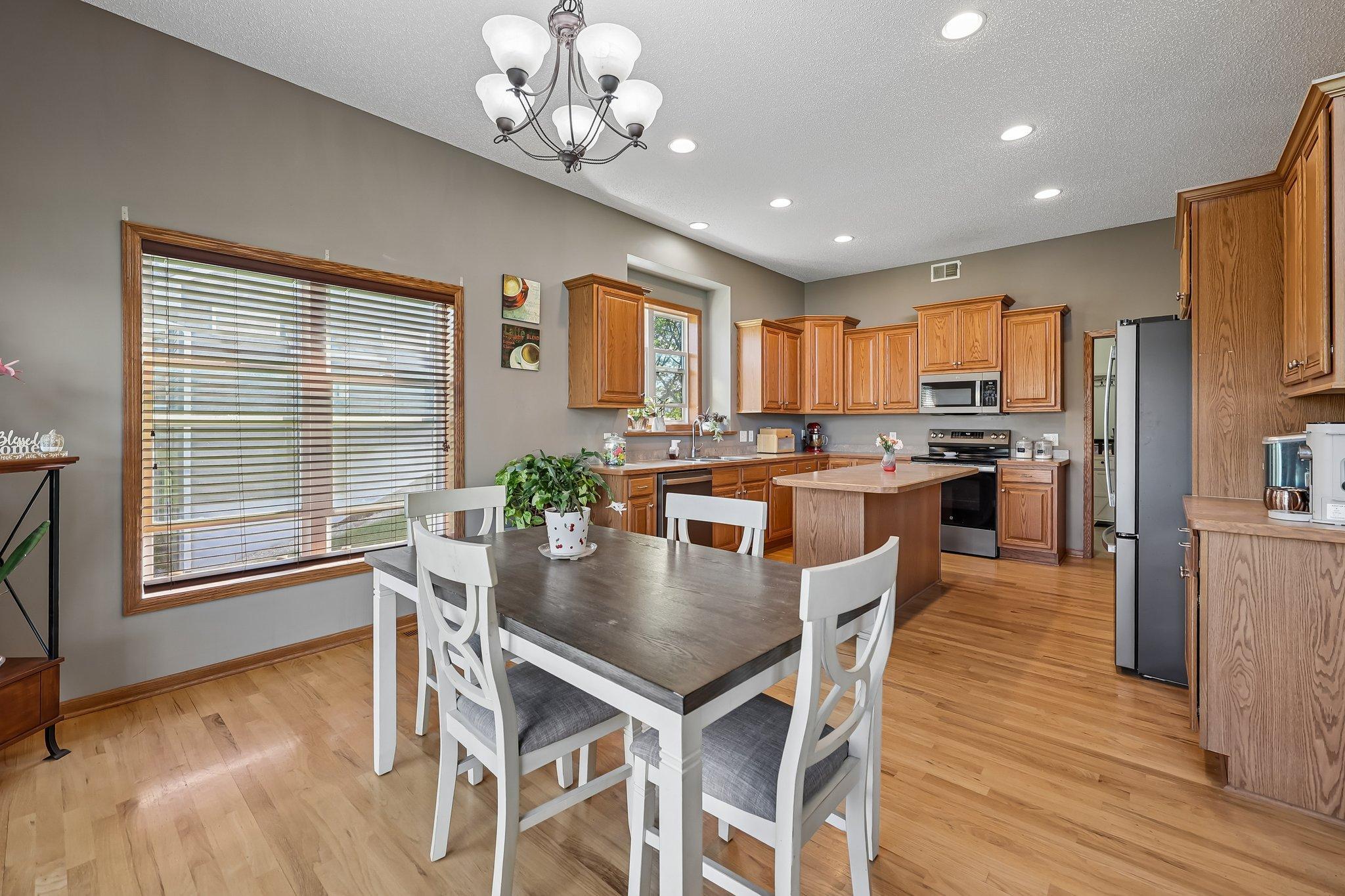 15-web-or-mls-Overlook Dr SE-S2105-015.jpg