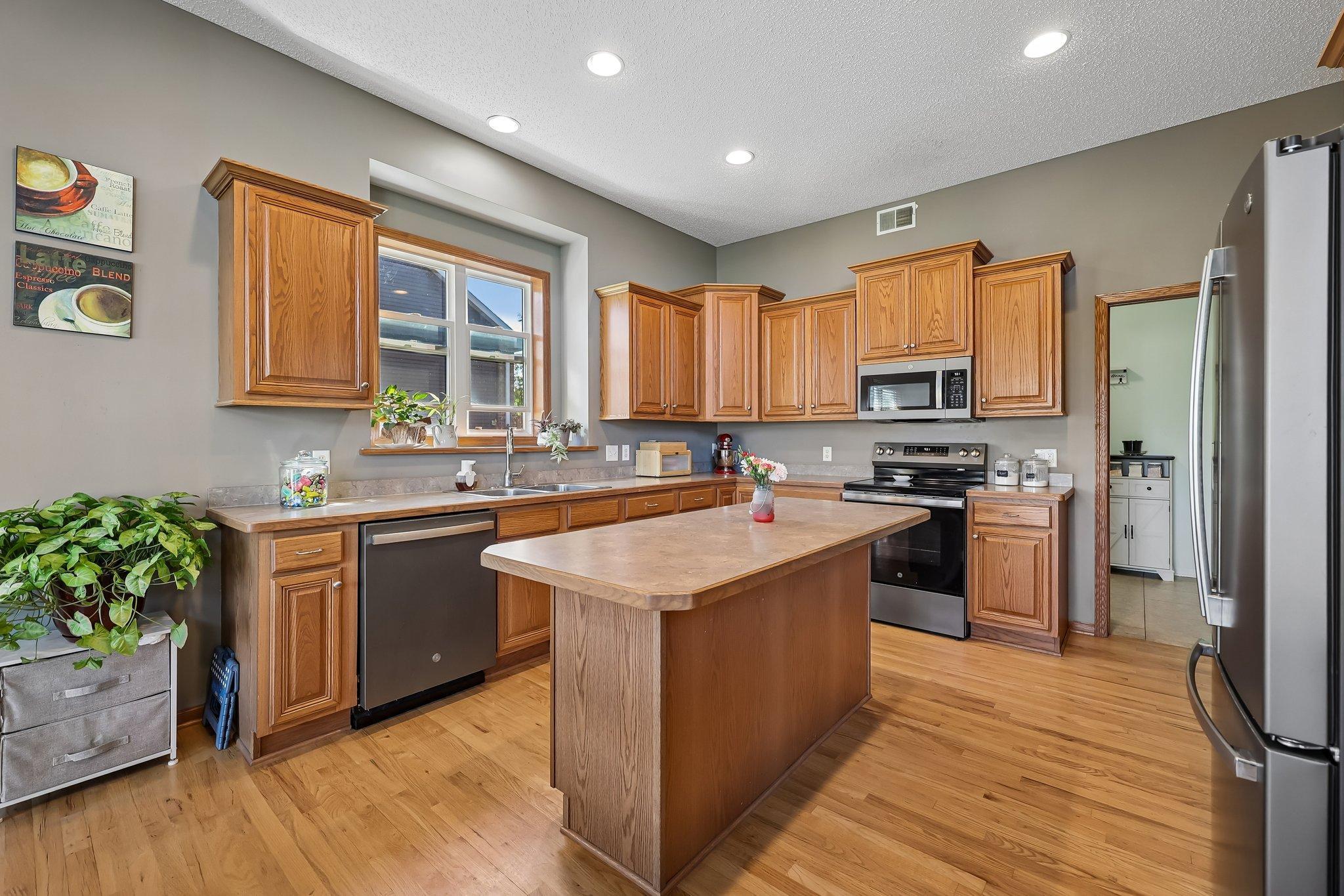 17-web-or-mls-Overlook Dr SE-S2105-017.jpg