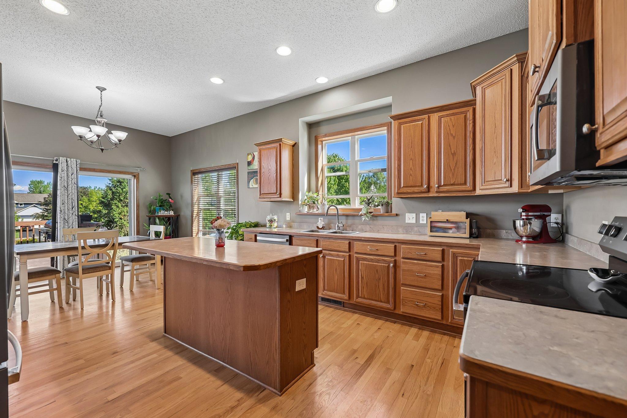16-web-or-mls-Overlook Dr SE-S2105-016.jpg