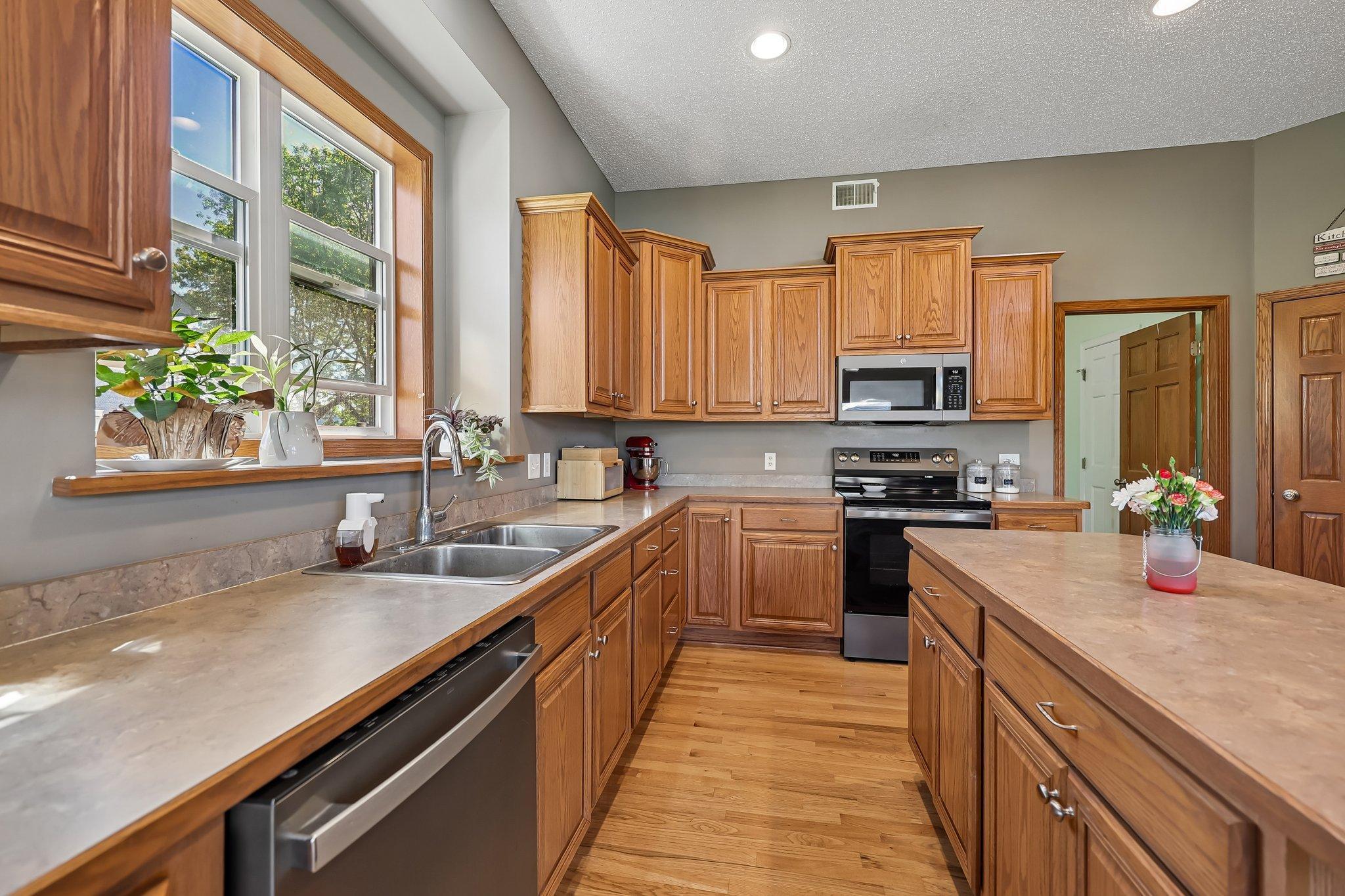 18-web-or-mls-Overlook Dr SE-S2105-018.jpg
