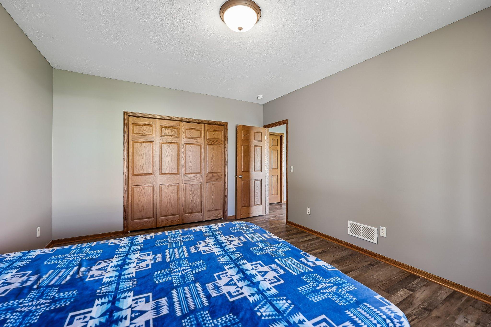 20-web-or-mls-Overlook Dr SE-S2105-020.jpg