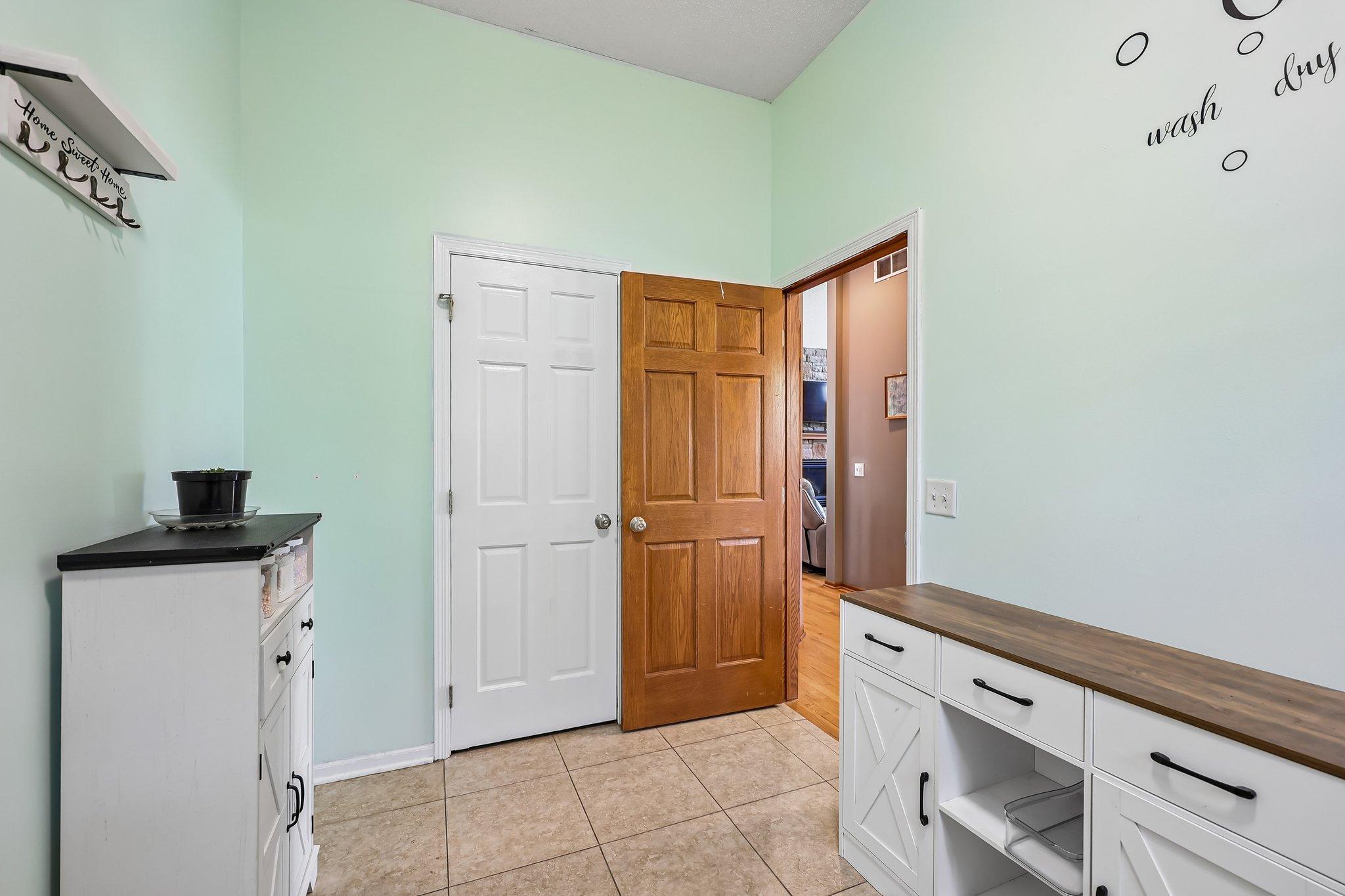 25-web-or-mls-Overlook Dr SE-S2105-025.jpg
