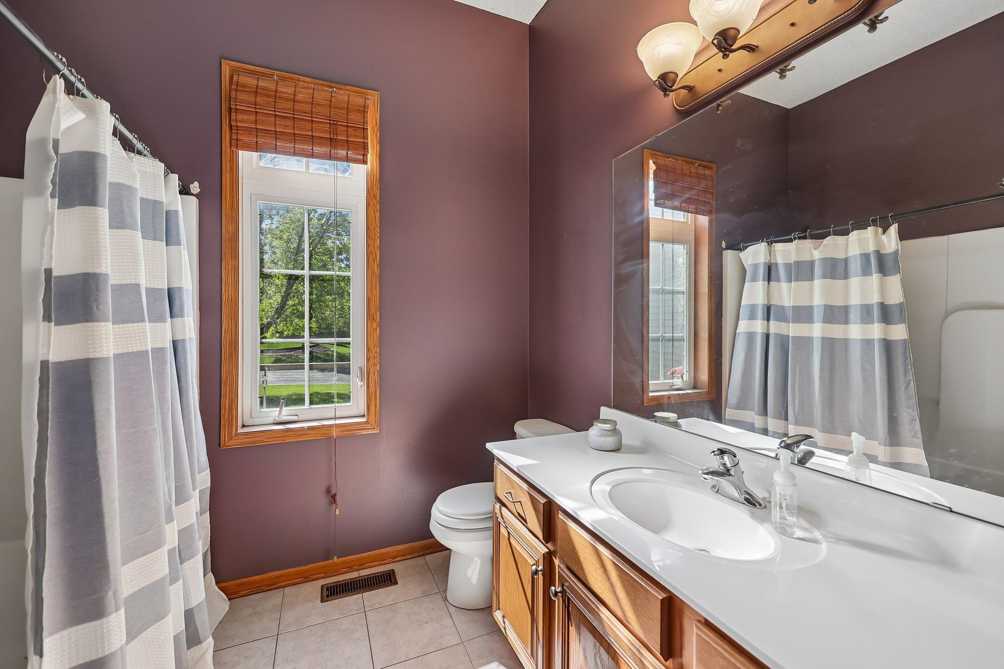 30-web-or-mls-Overlook Dr SE-S2105-030.jpg