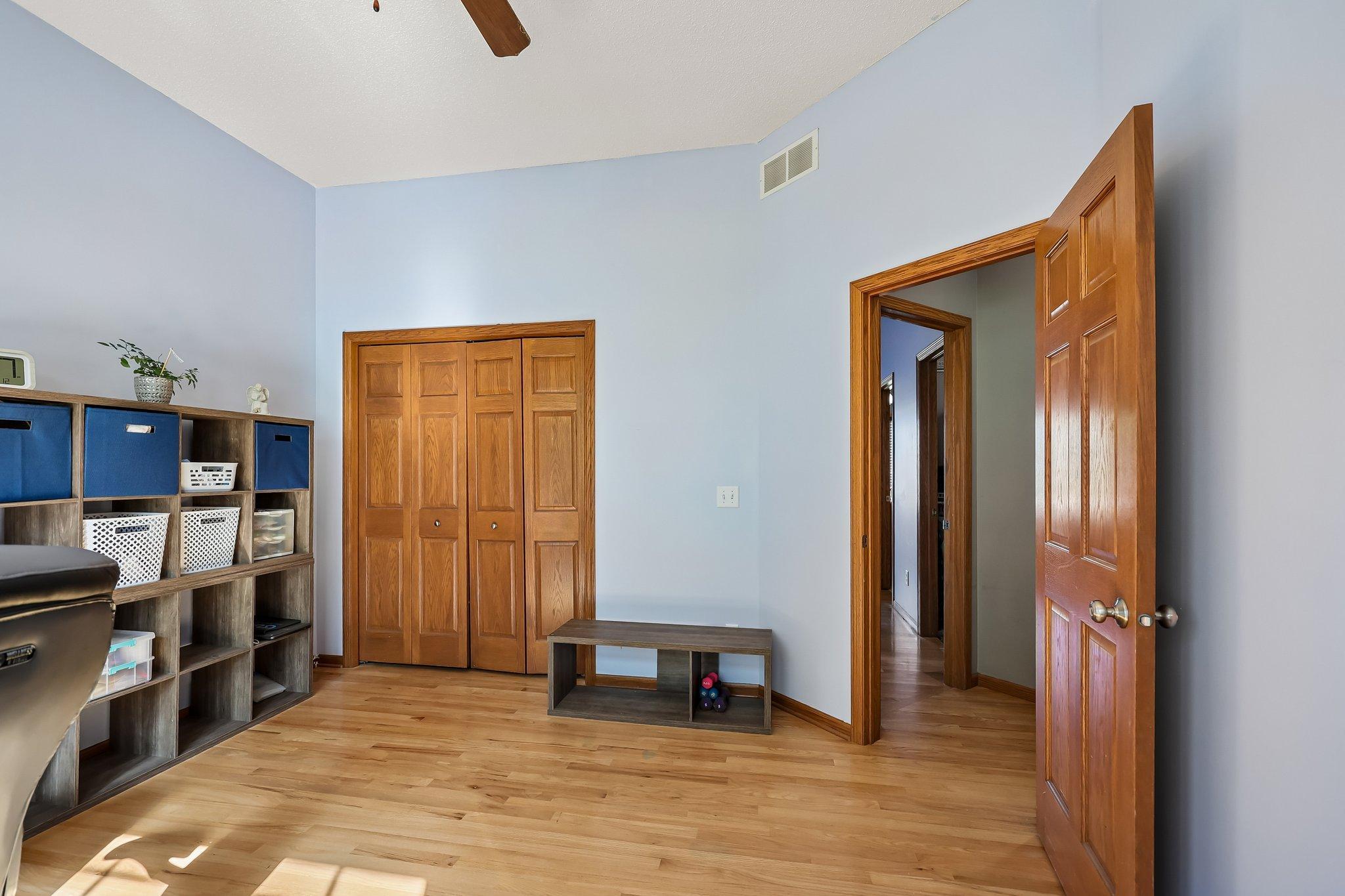 33-web-or-mls-Overlook Dr SE-S2105-033.jpg
