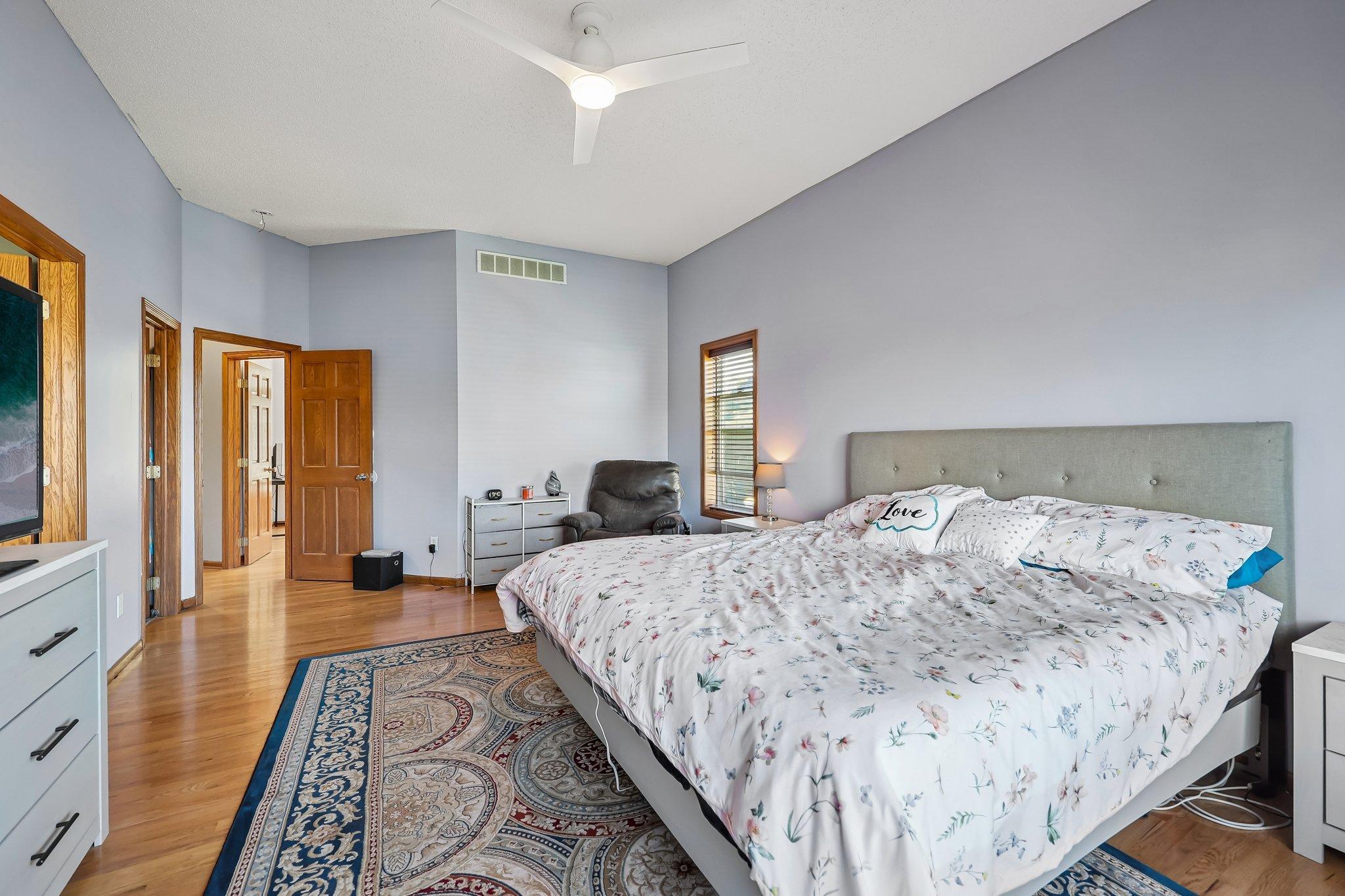 36-web-or-mls-Overlook Dr SE-S2105-036.jpg