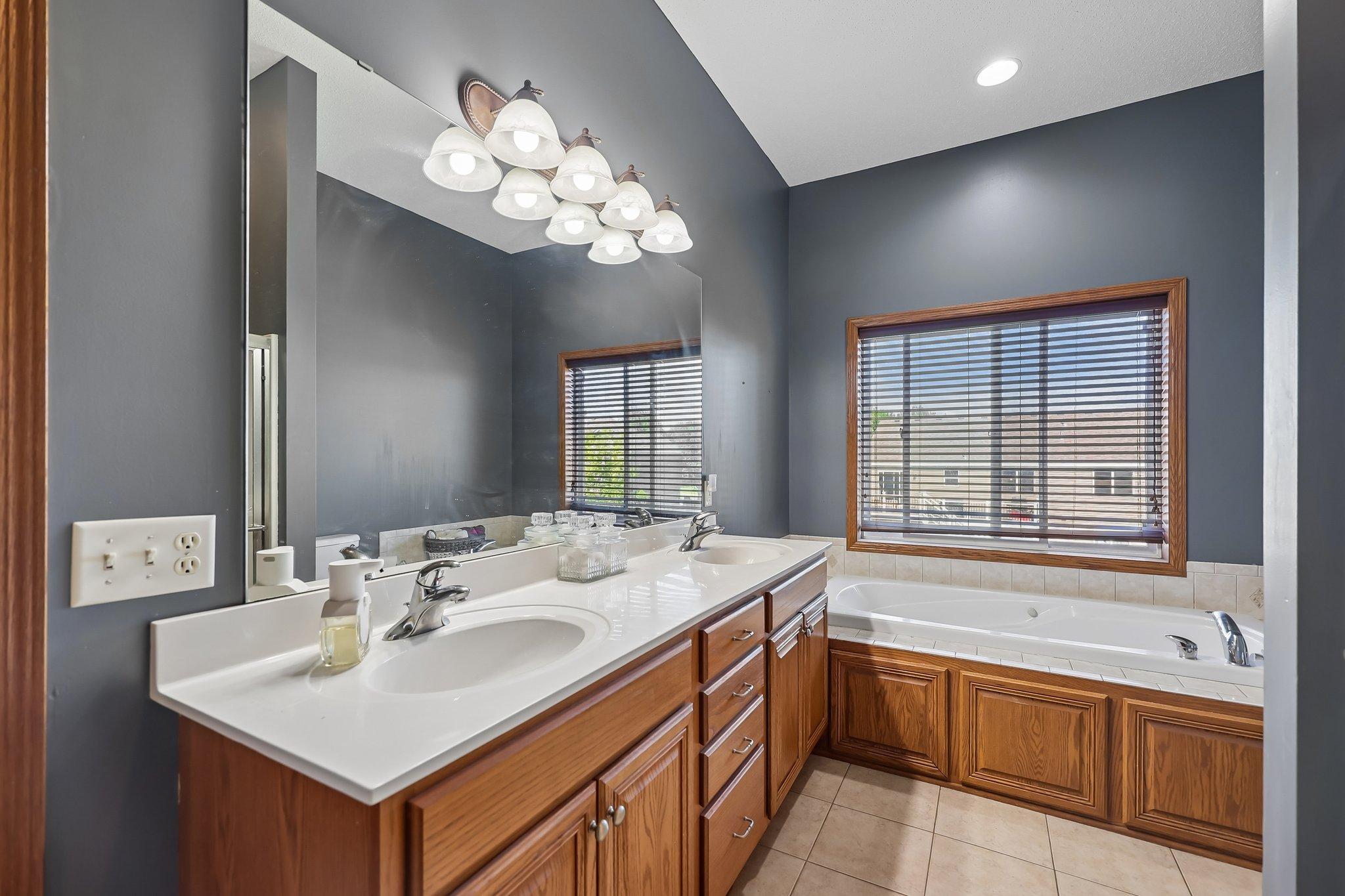 38-web-or-mls-Overlook Dr SE-S2105-038.jpg