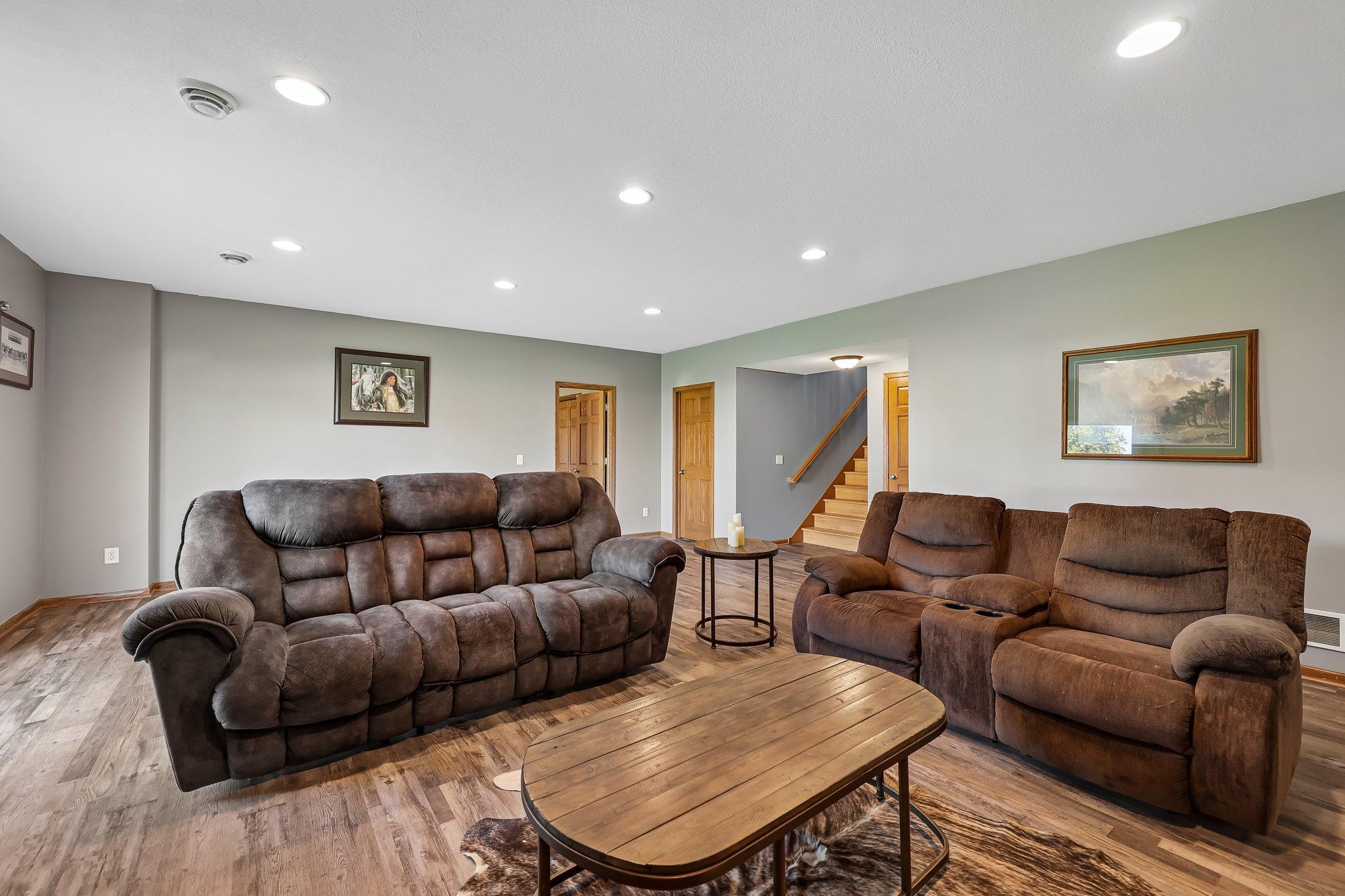 44-web-or-mls-Overlook Dr SE-S2105-044.jpg