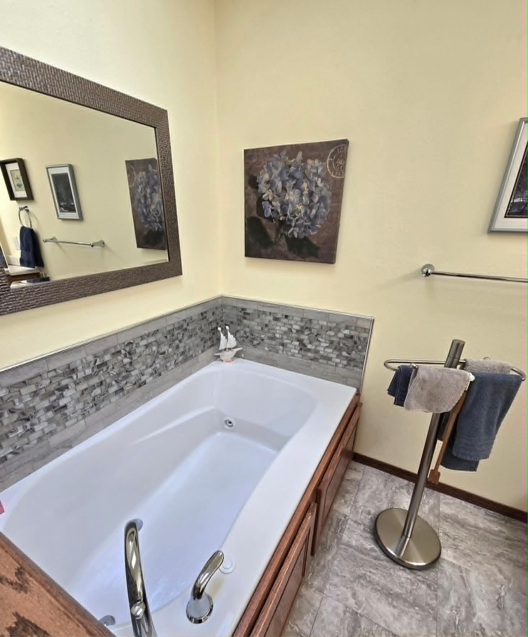 Master En Suite includes whirpool tub