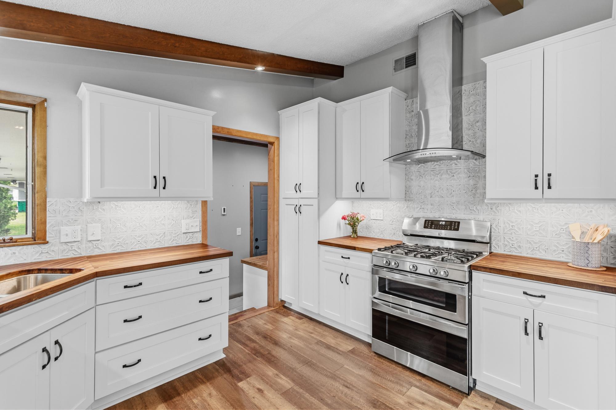 Stainless steel appliances and a gas stove!