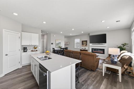 13769 Kaylemore Trail, Rosemount, MN 55068