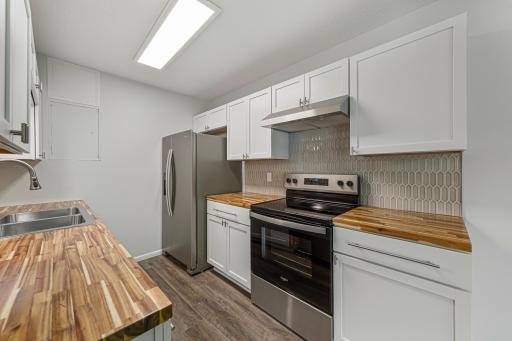 3320 River Bluff Drive, 83, Eagan, MN 55121