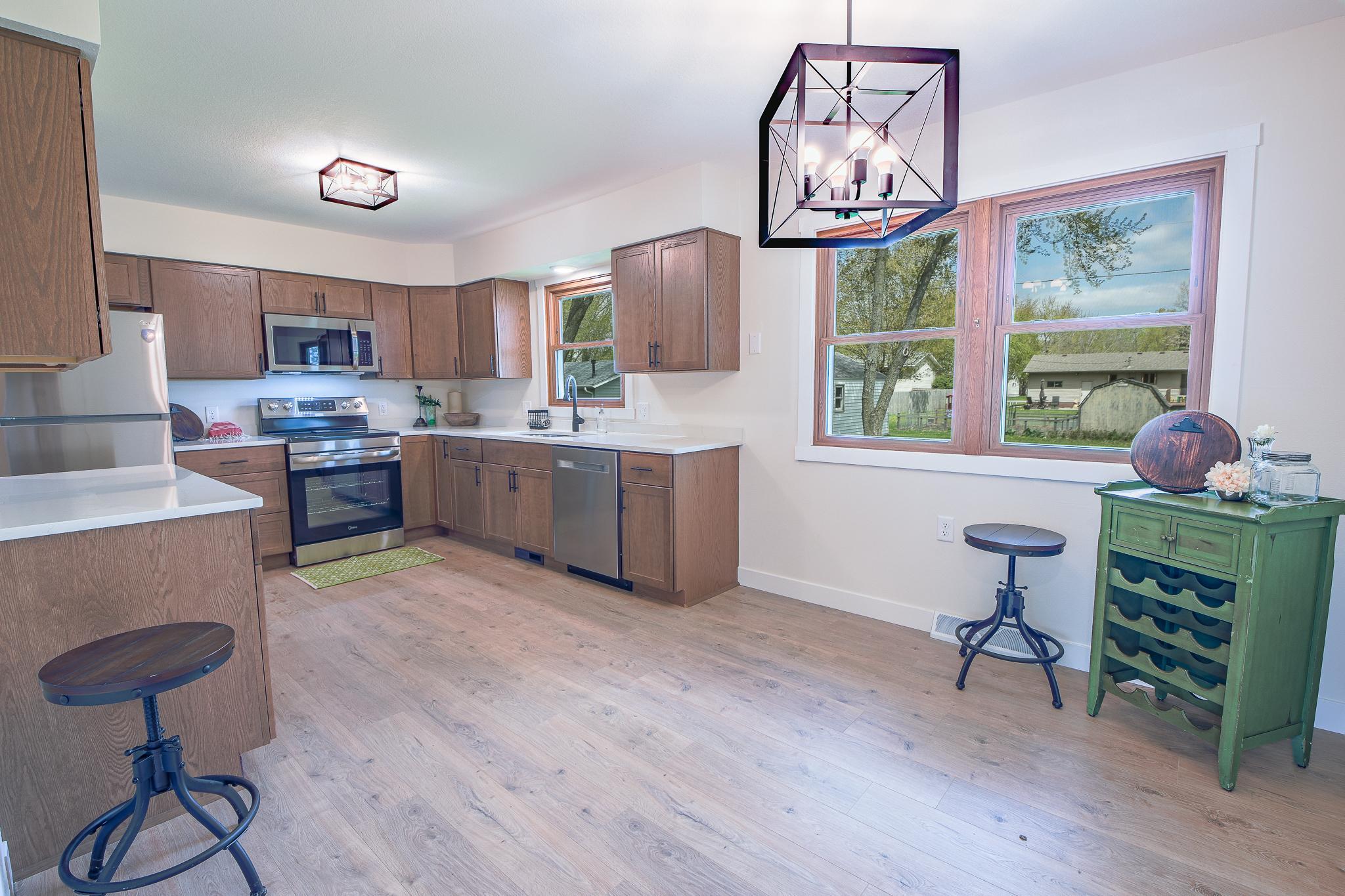 464 Main St E-13.jpg