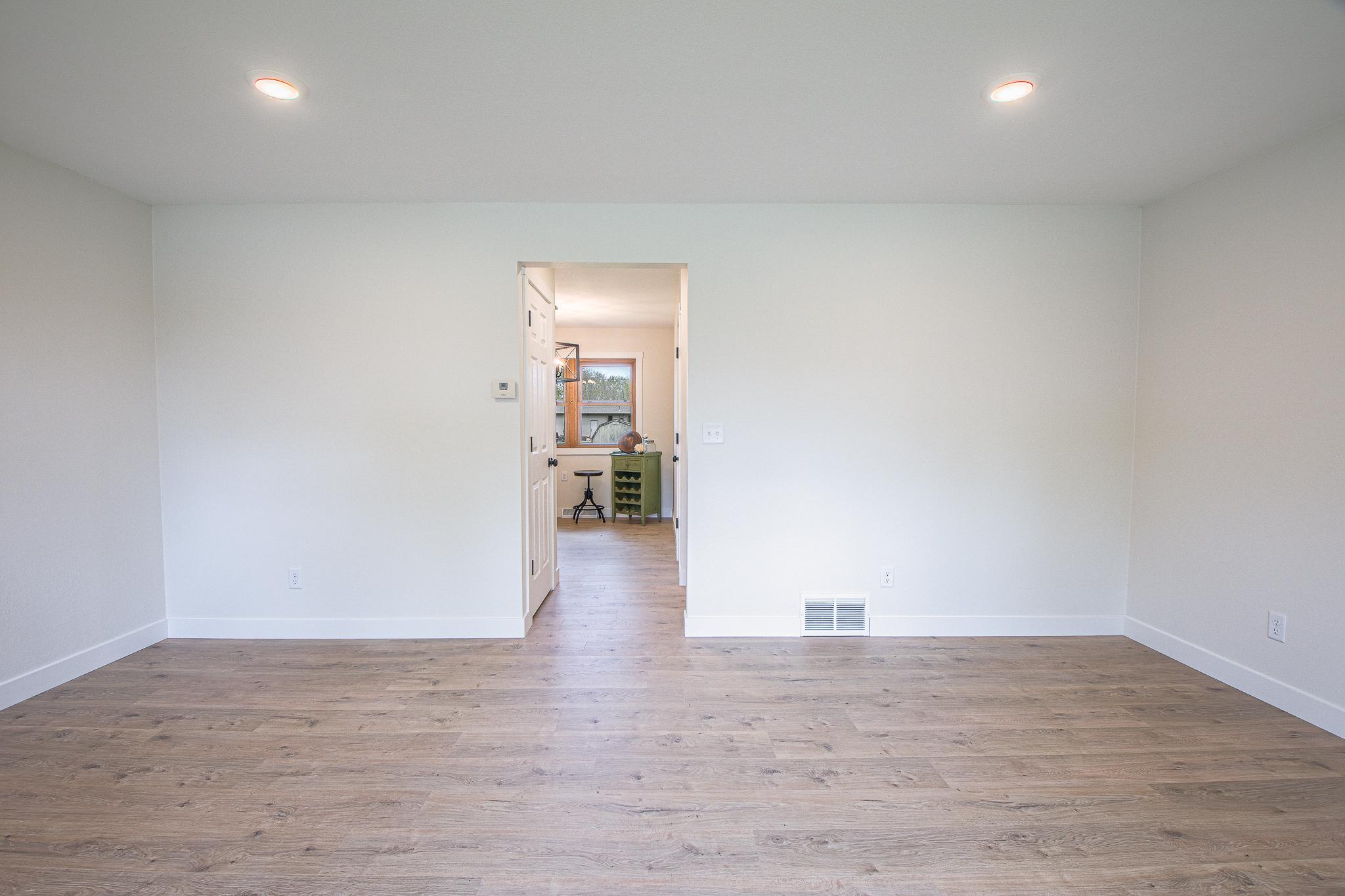 464 Main St E-16.jpg