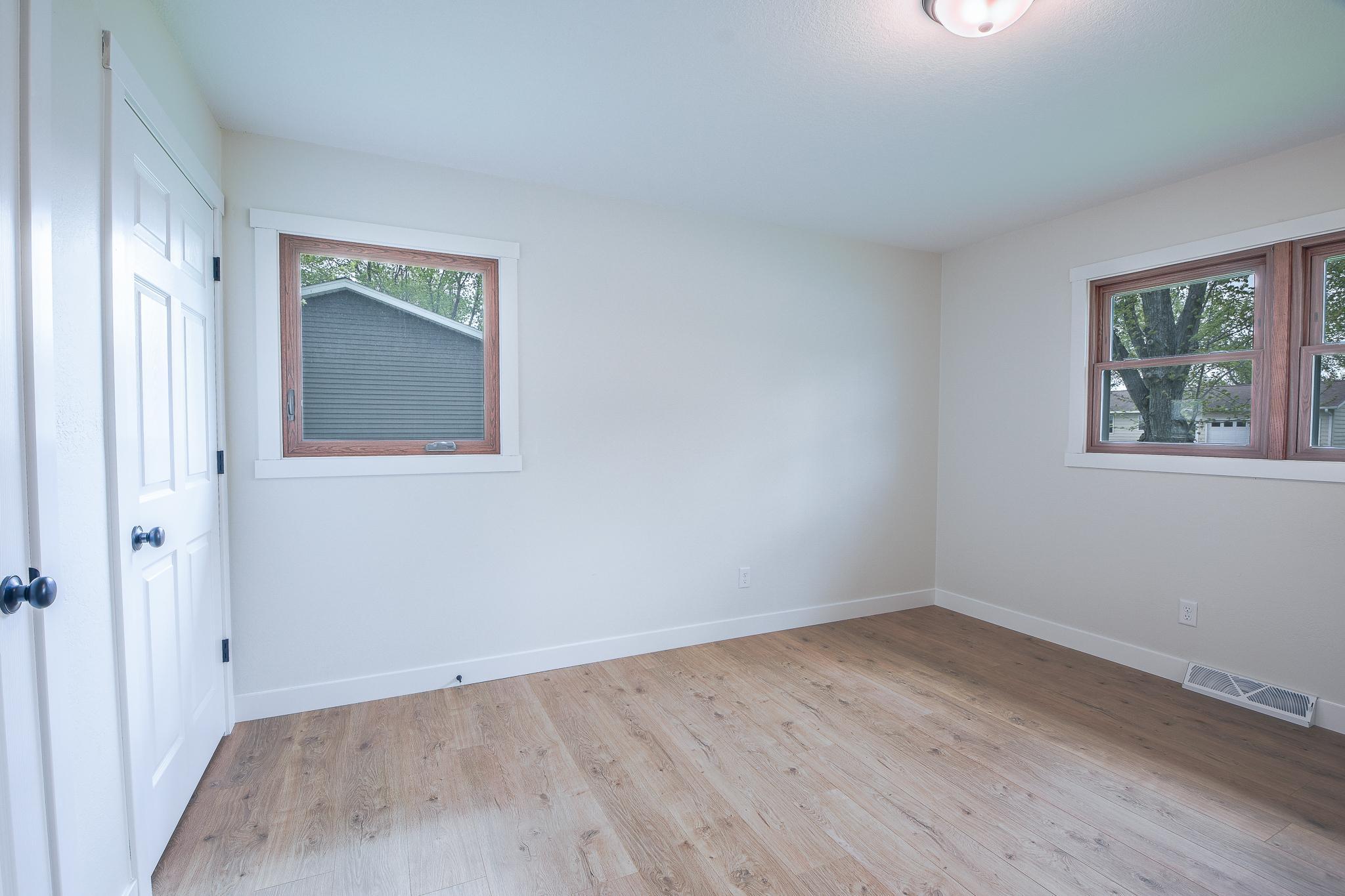 464 Main St E-18.jpg