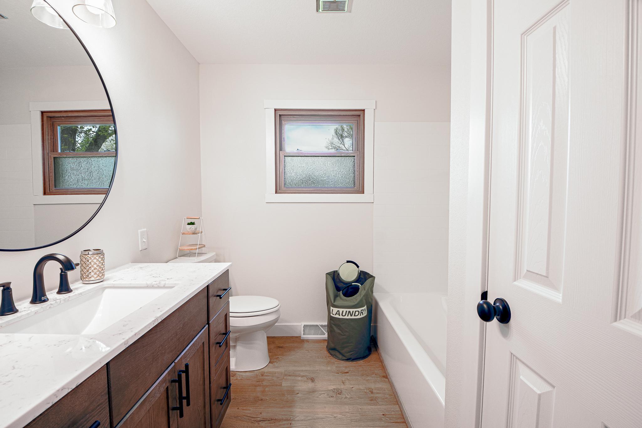 464 Main St E-21.jpg