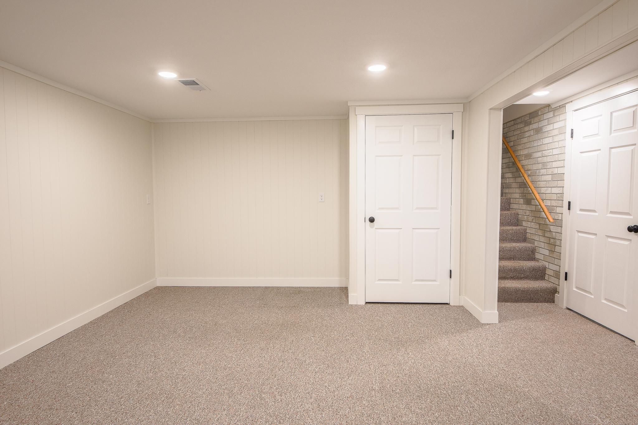 464 Main St E-30.jpg