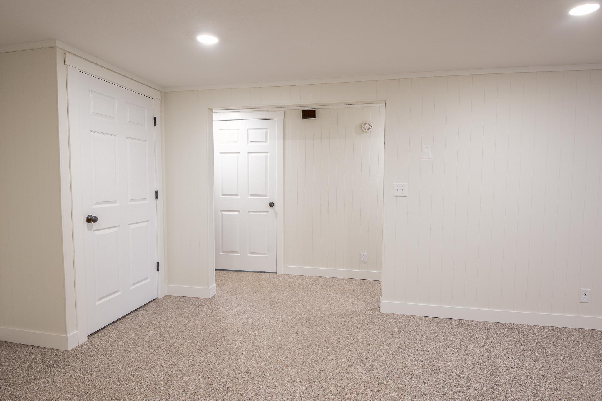 464 Main St E-31.jpg