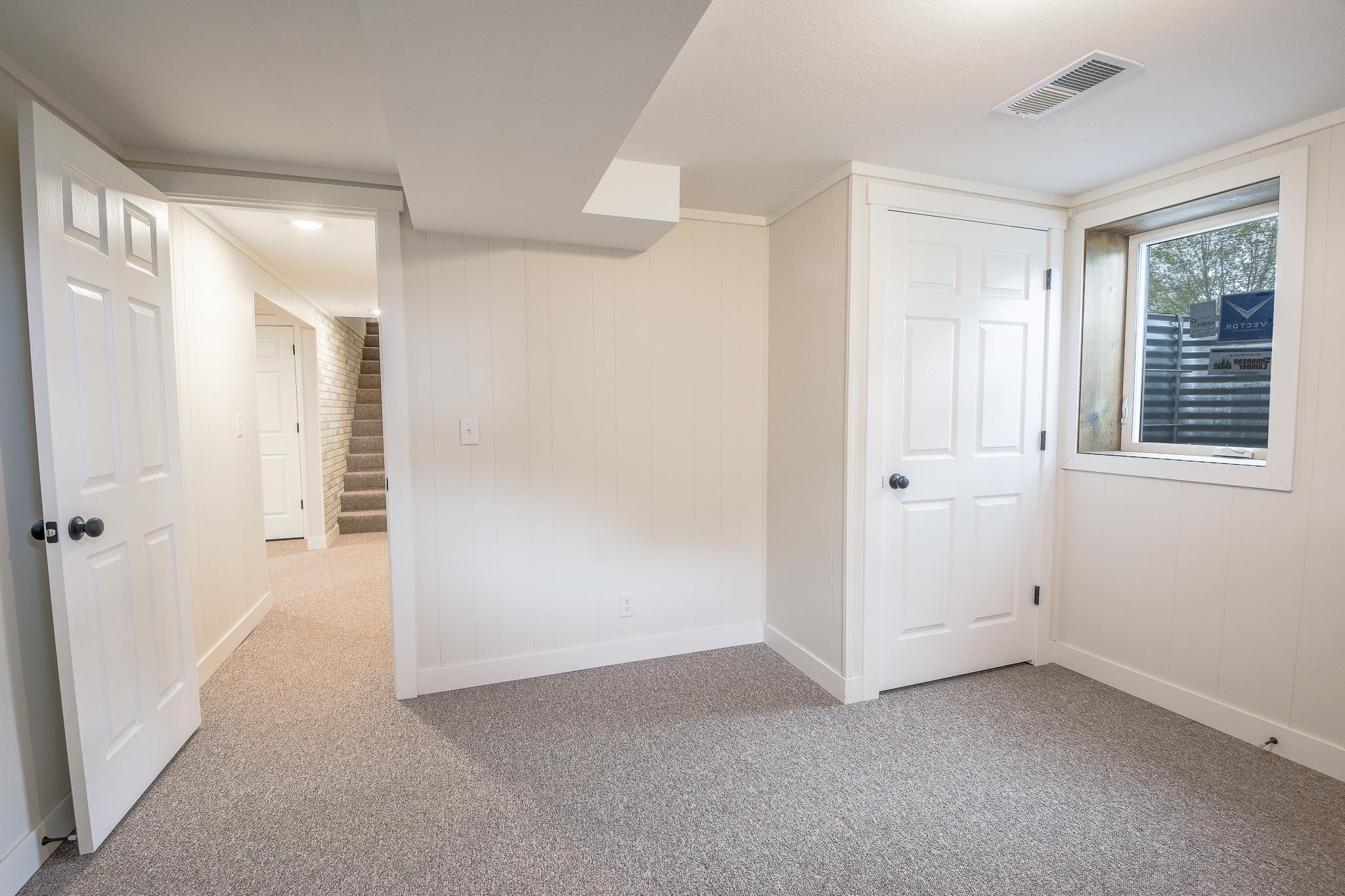 464 Main St E-33.jpg