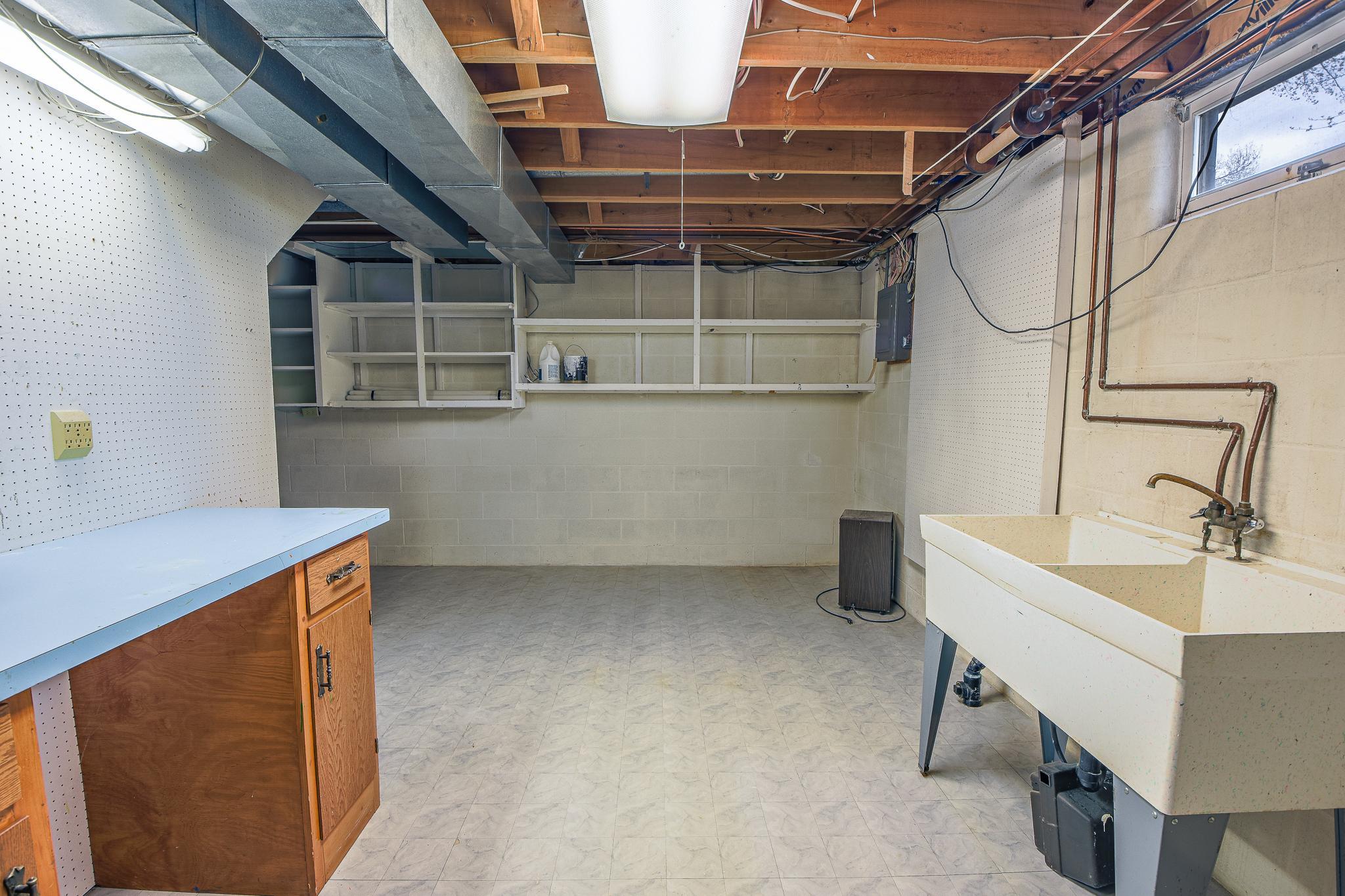 464 Main St E-35.jpg