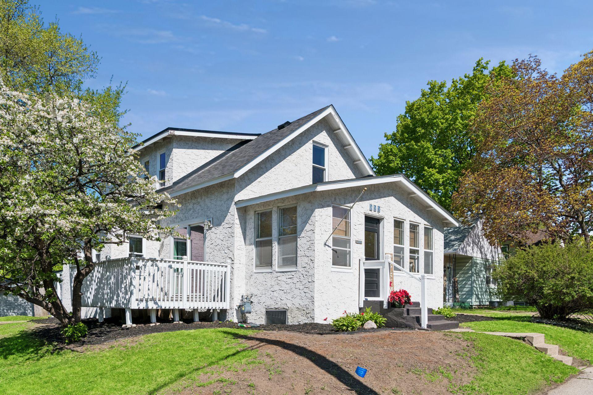 Super cute 1920 Bungalow on Corner Lot