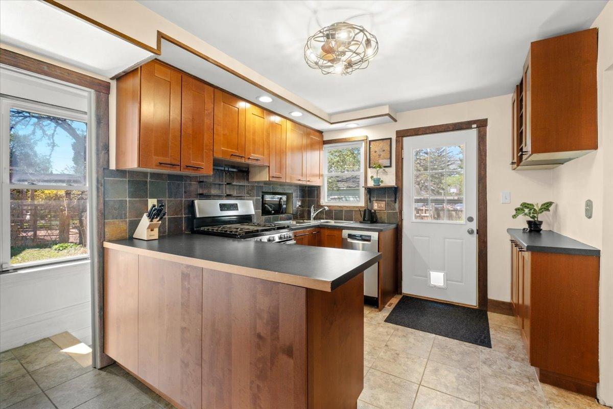 16-3322 39th Ave S-0016.jpg