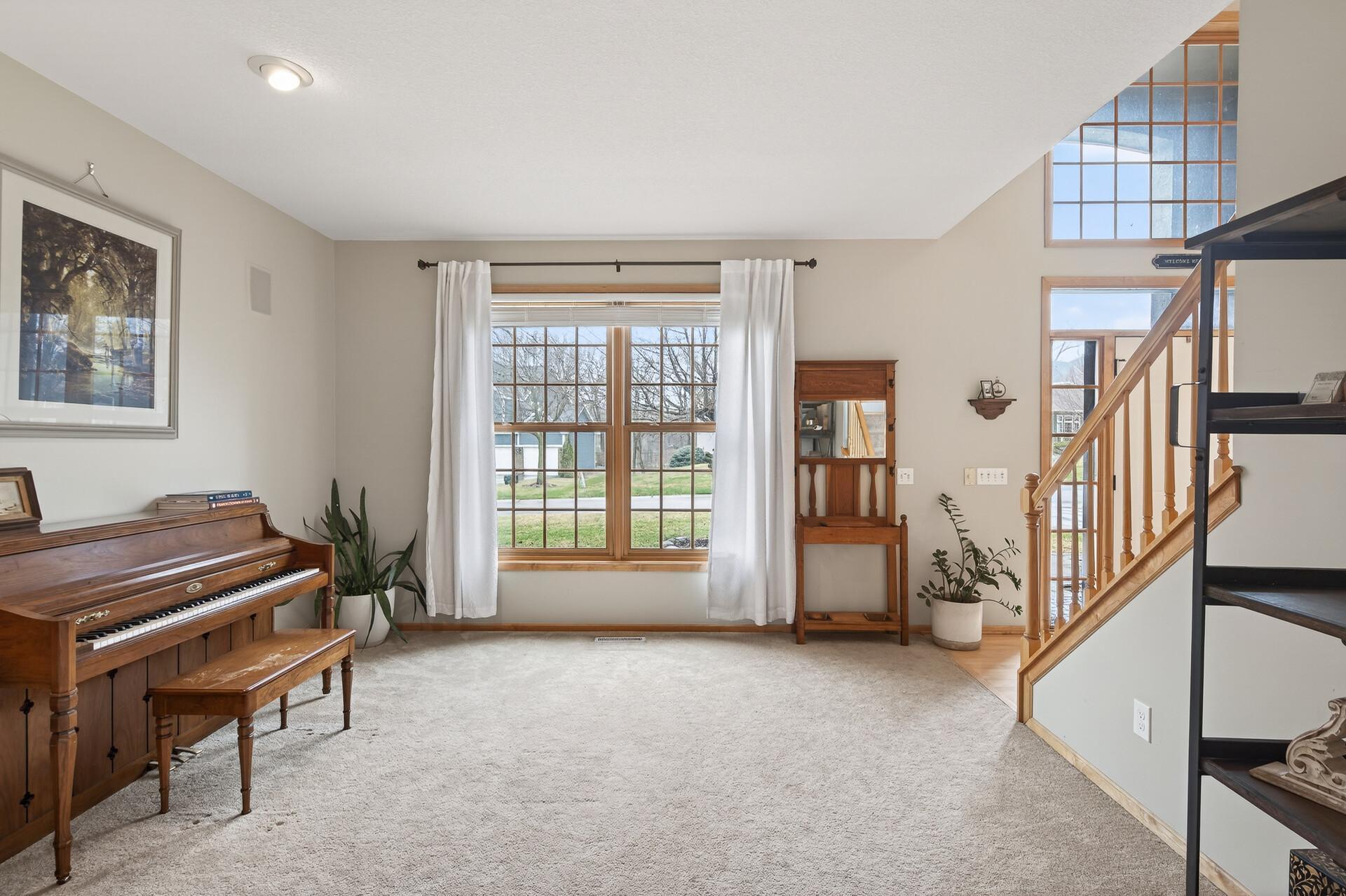 Sitting/bonus room