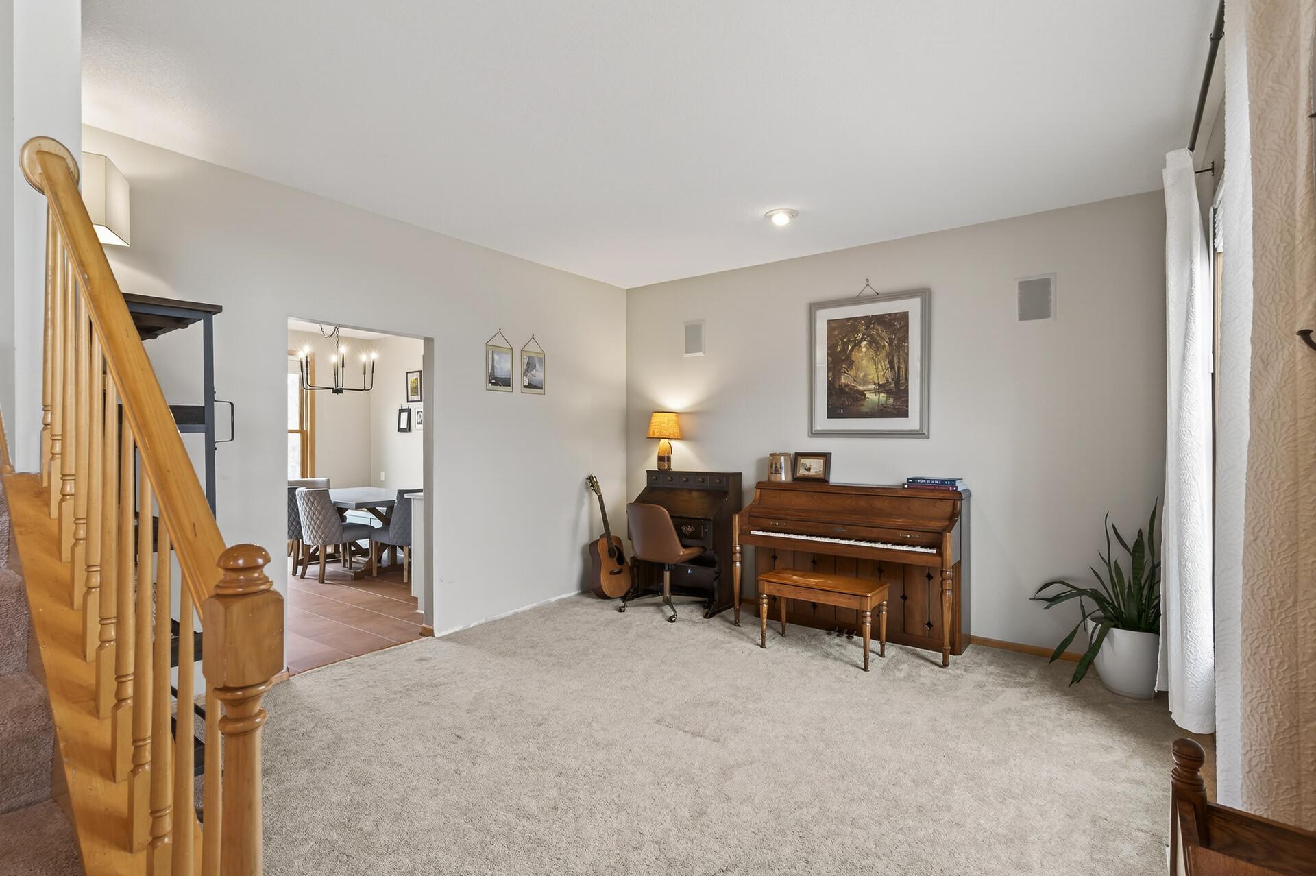 Sitting/bonus room