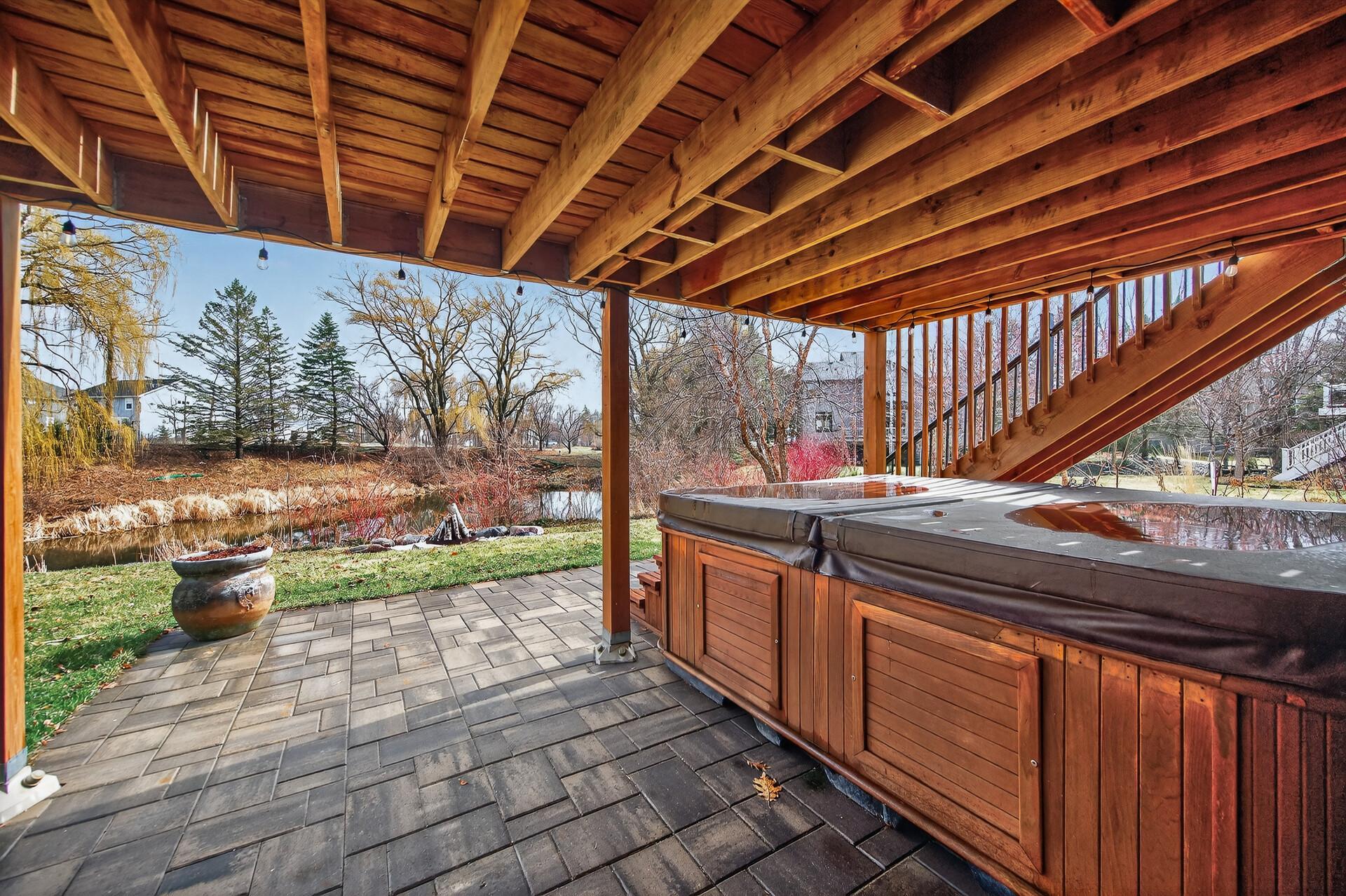 Arctic Spa Summit XL cedar 9 person hot tub