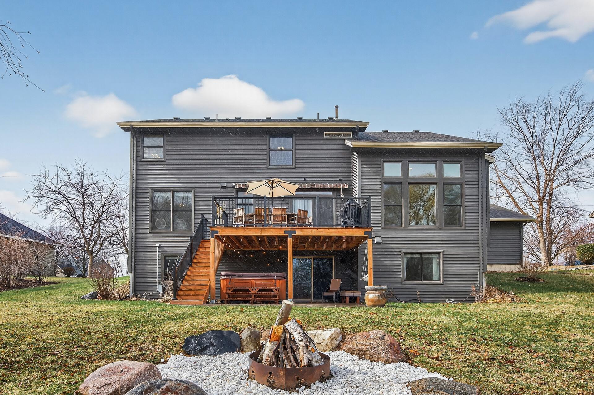 Backyard built in fire pit
