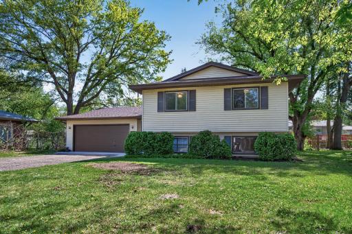Welcome to your quiet culdesac, move-in ready home!