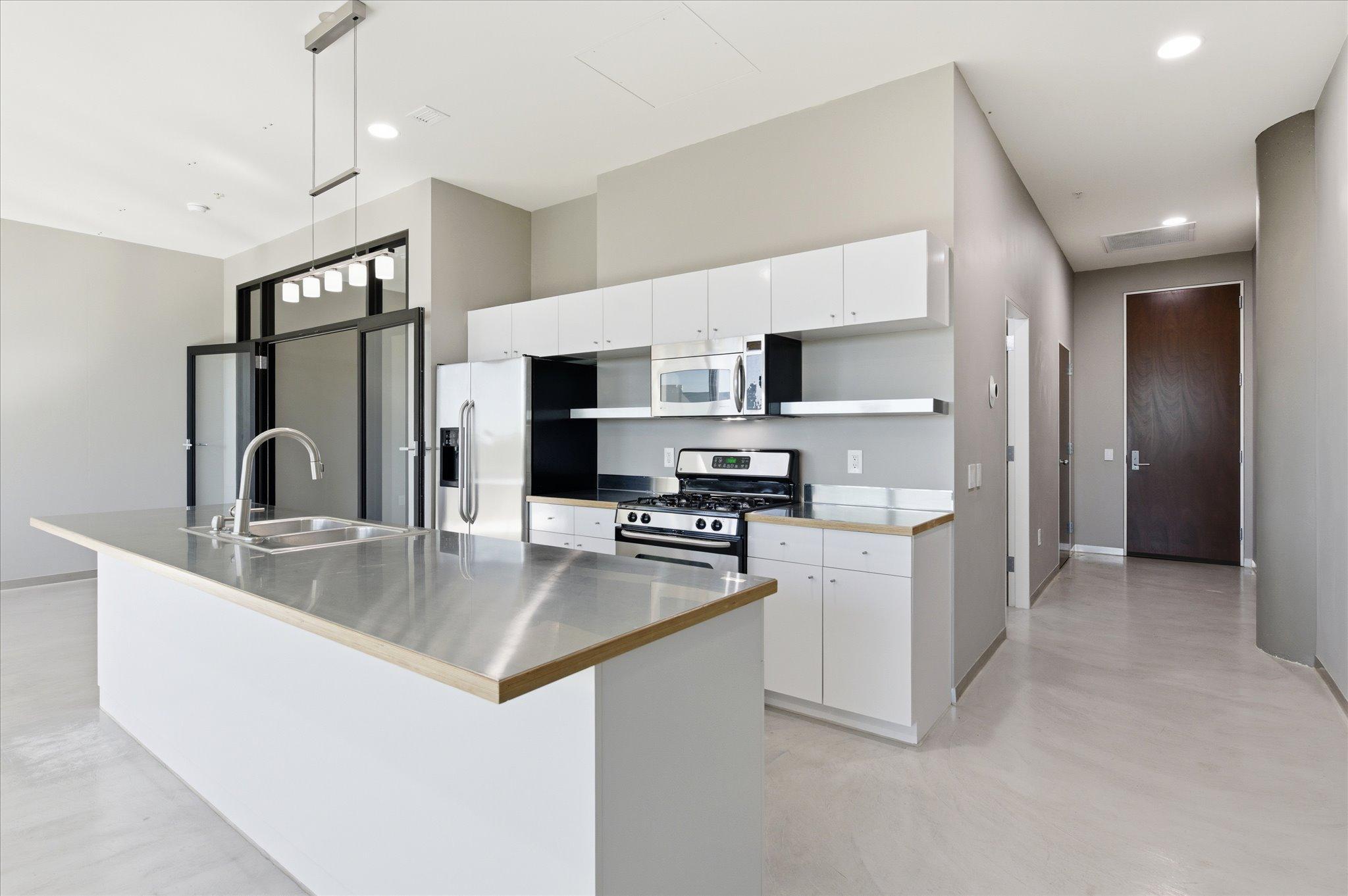 Stainless Steel Countertops – Clean, Modern Kitchen Design.