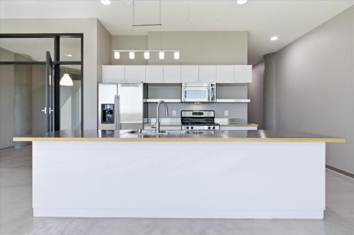 Functional Open Kitchen â Easy & Efficient to Use.