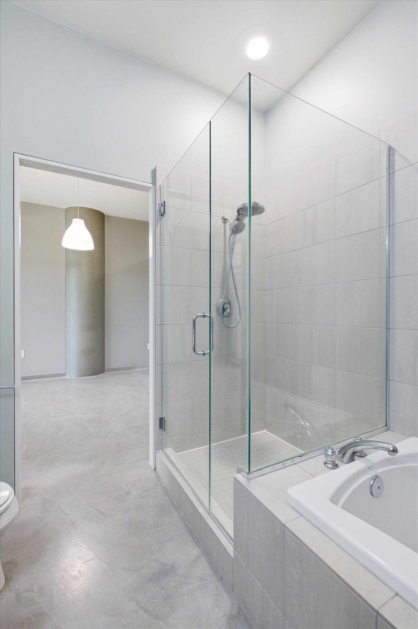 Glass Shower Door & Bathtub – Modern Bathroom Finish.