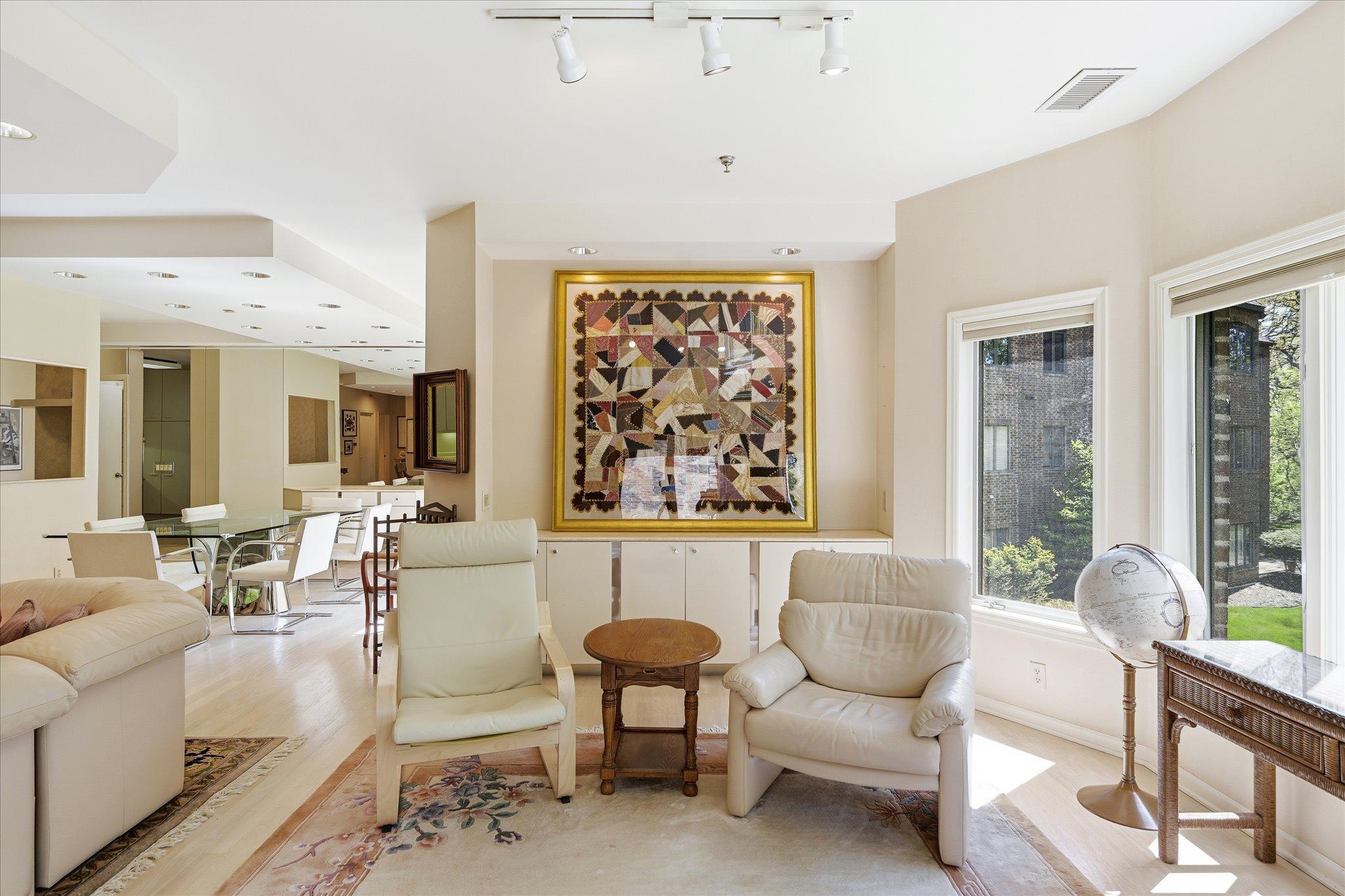 Sitting Area to view every angle