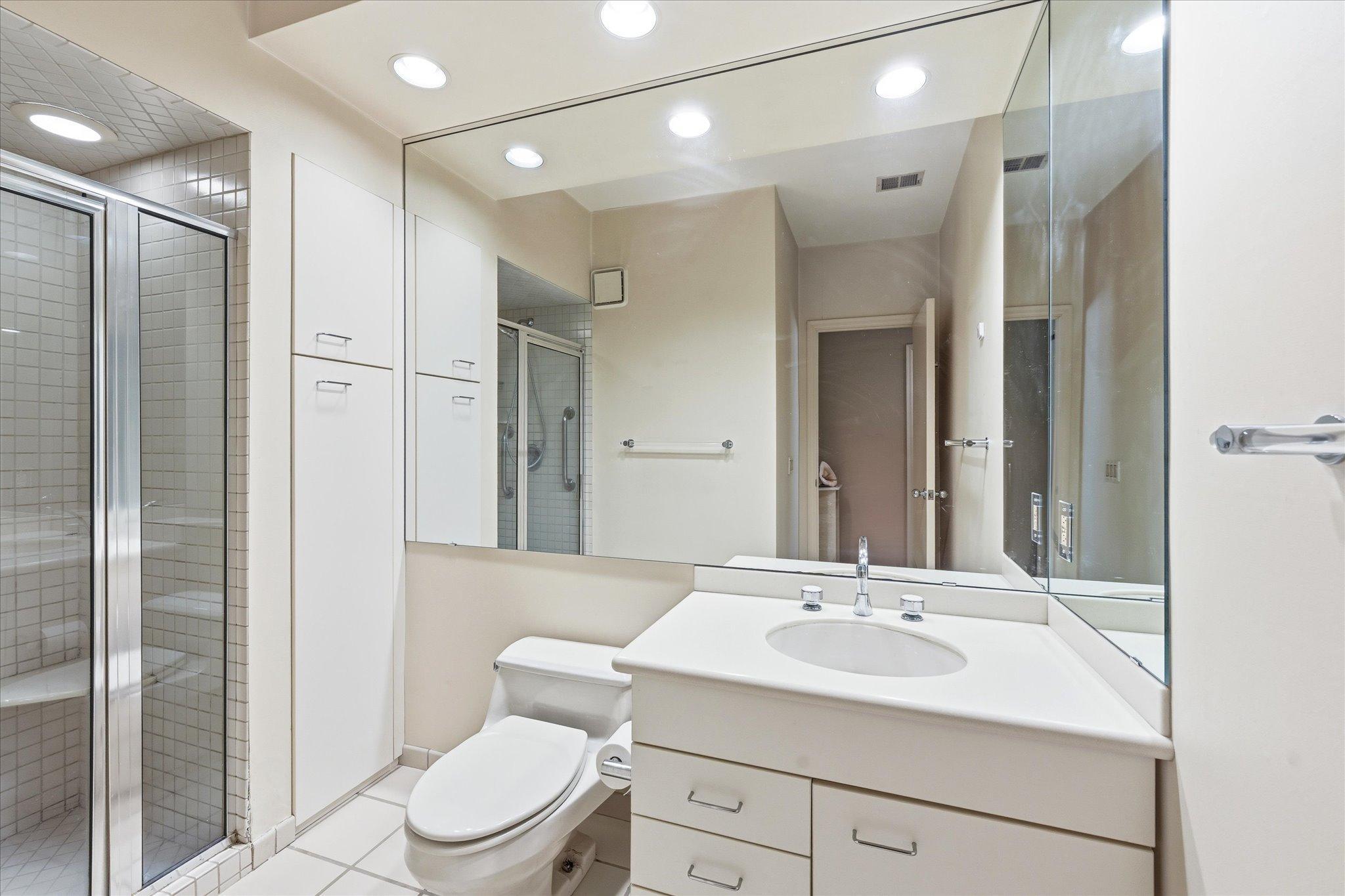 Separate bath for guests