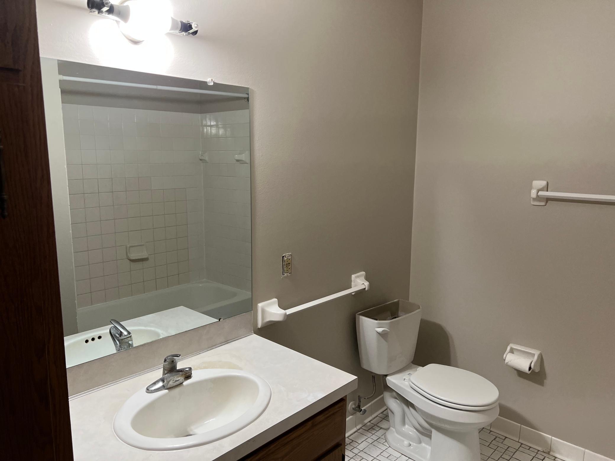 1615 bath.jpg