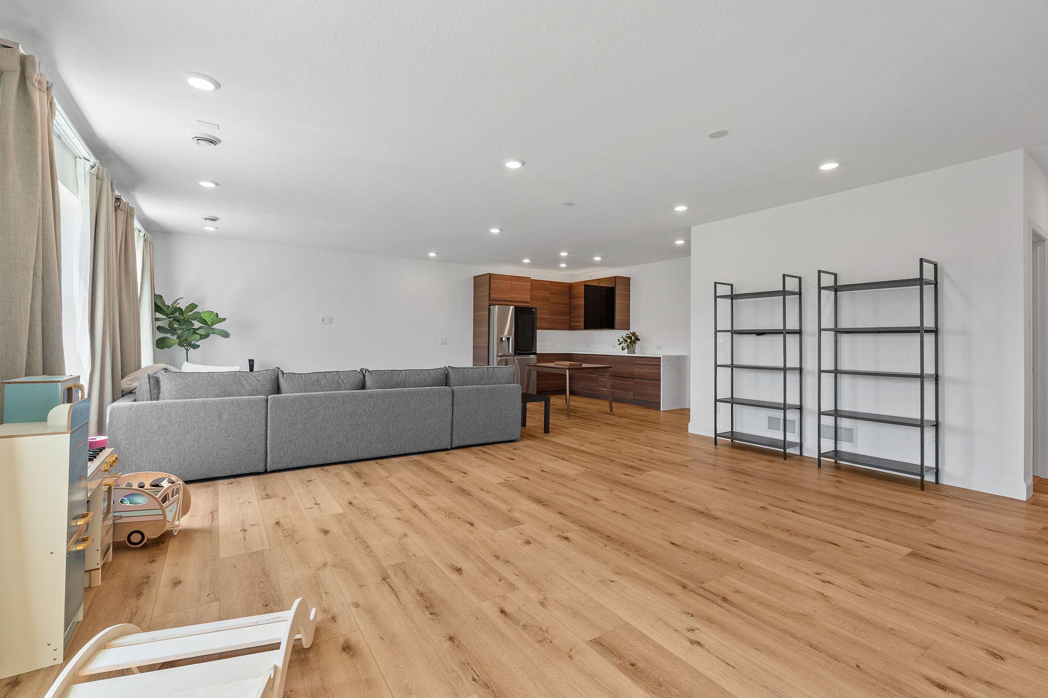 64-web-or-mls-15605 116th Ave N-64.jpg