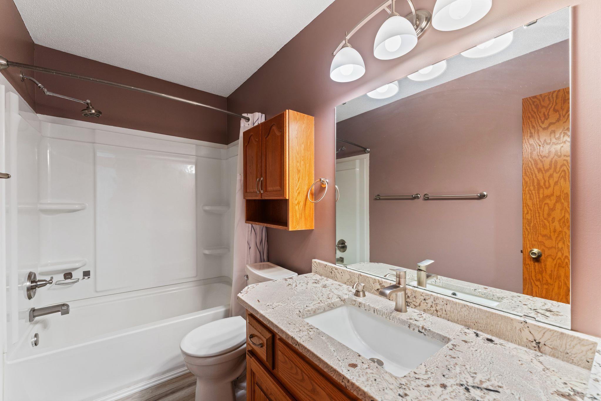 Upper level Full bath