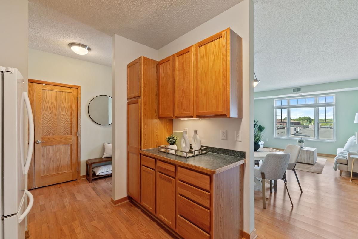 Did someone say more lighting? Undercabinet lights above all counters light up your workspace.