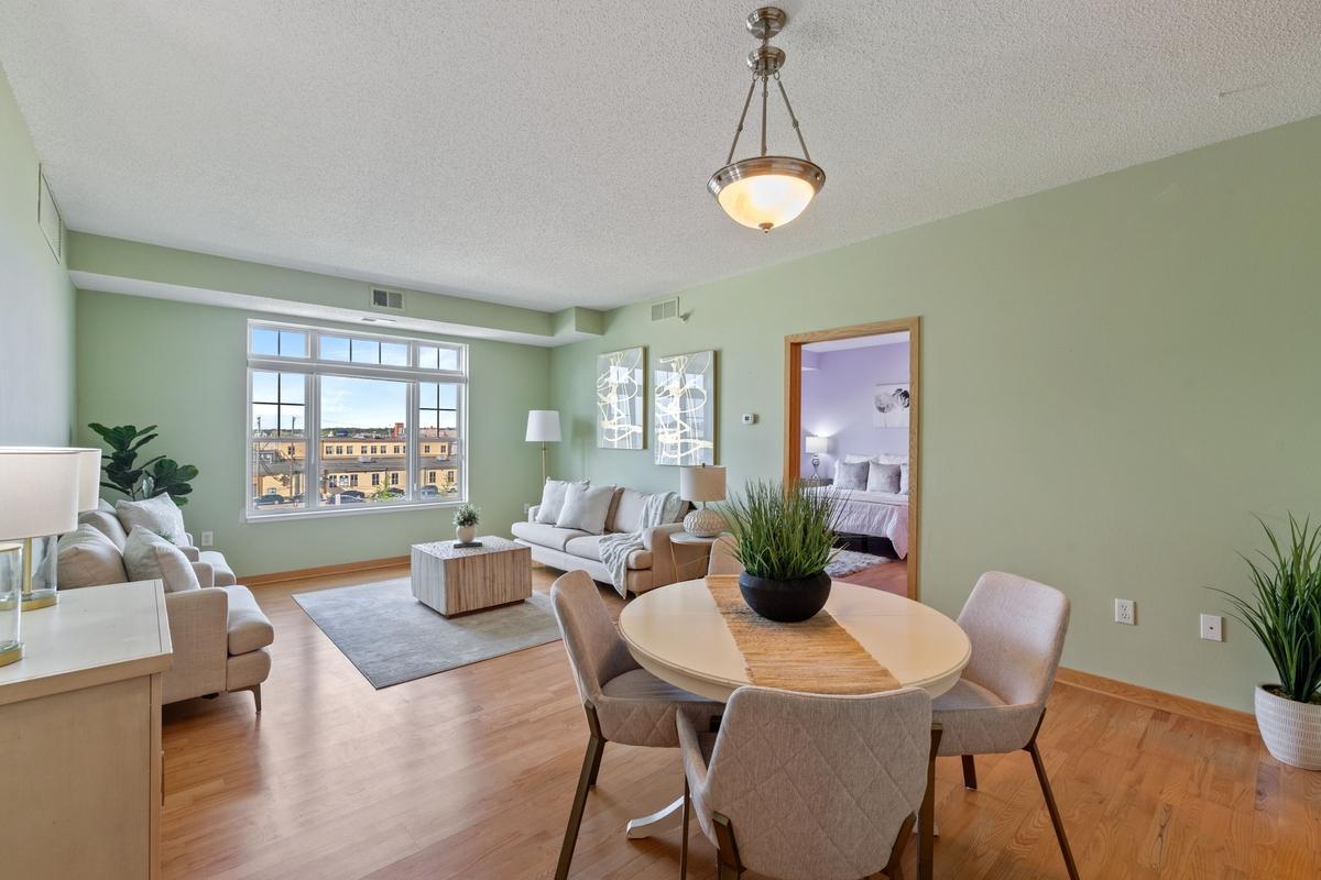 Welcome home to this top floor unit at Mill Trace Condos!