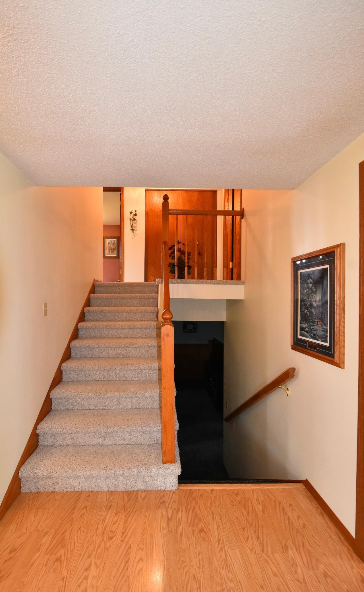 STAIRS TO UPPER/LOWER LEVELS