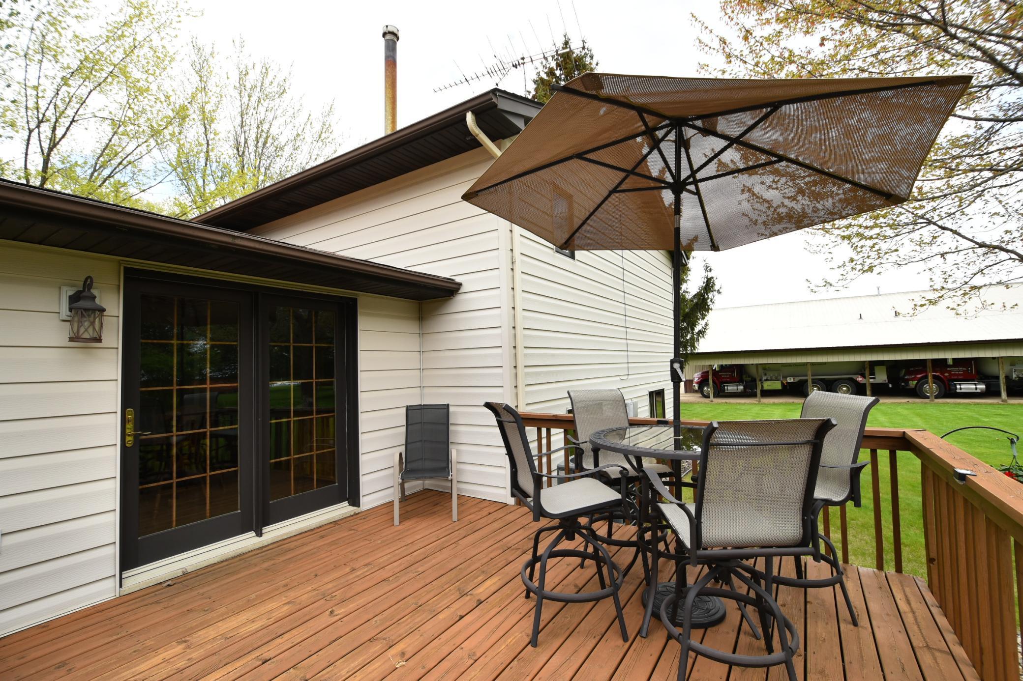 DECK/DOORS TO DINING AREA