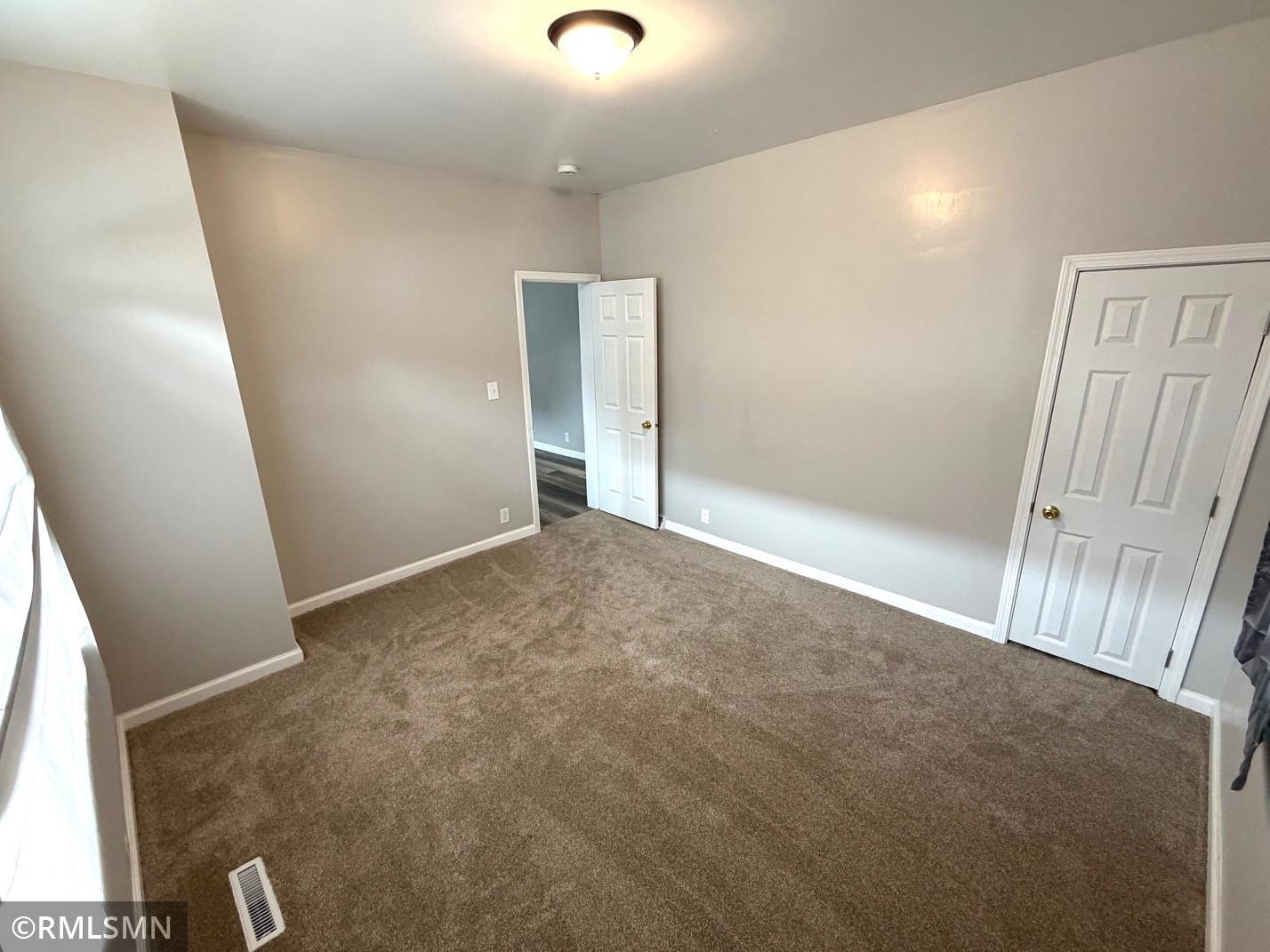 MAIN BEDROOM Photo #2