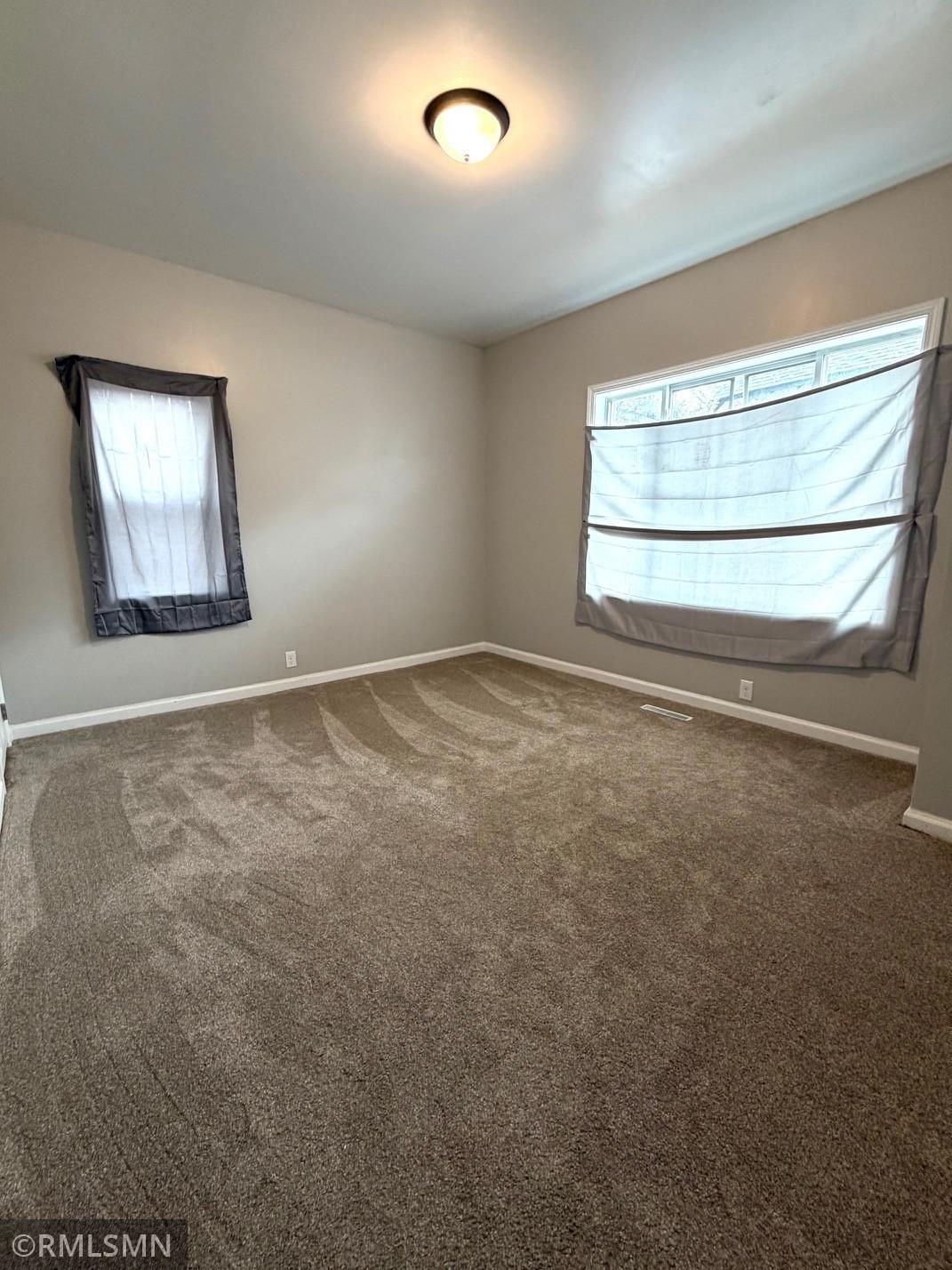MAIN BEDROOM.jpg