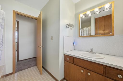 302 10th Avenue E, West Fargo, ND 58078