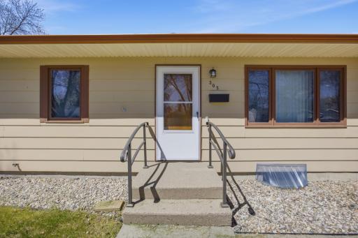 302 10th Avenue E, West Fargo, ND 58078
